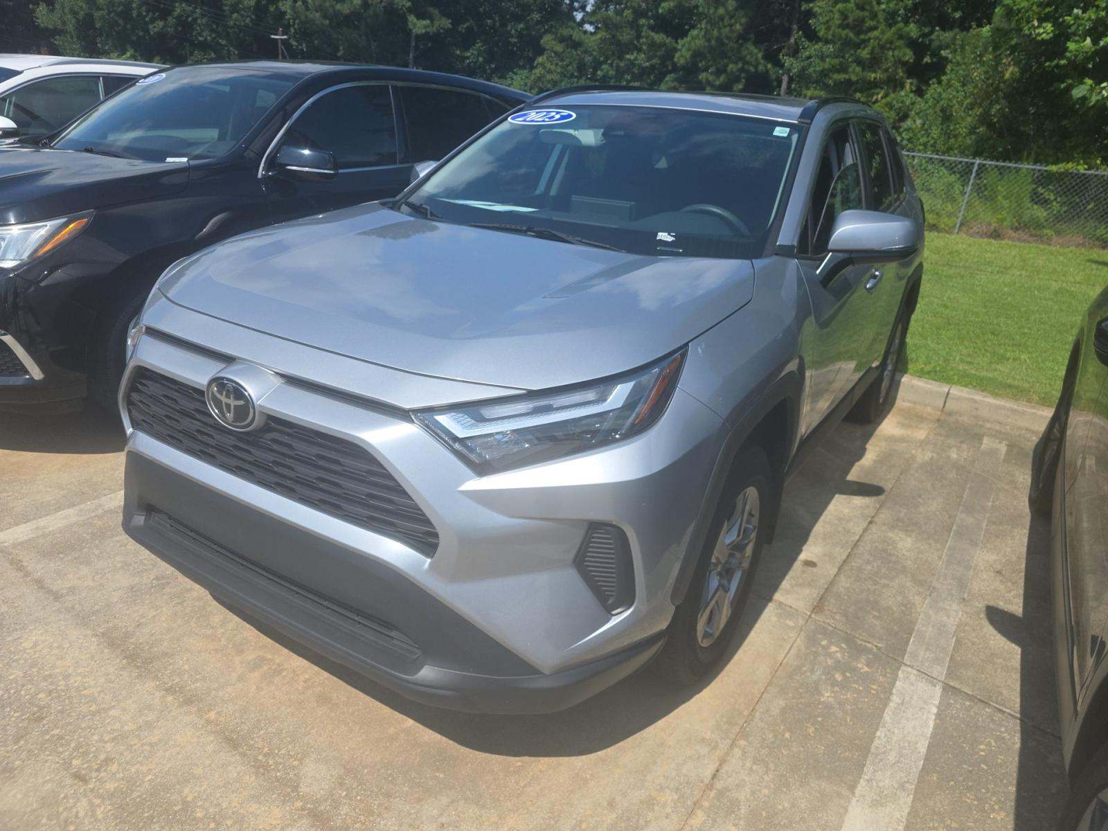 2025 Toyota RAV4 XLE FWD