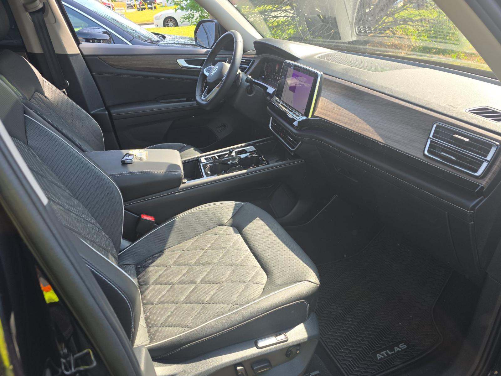 2025 Volkswagen Atlas 2.0T SEL Premium R-Line AWD