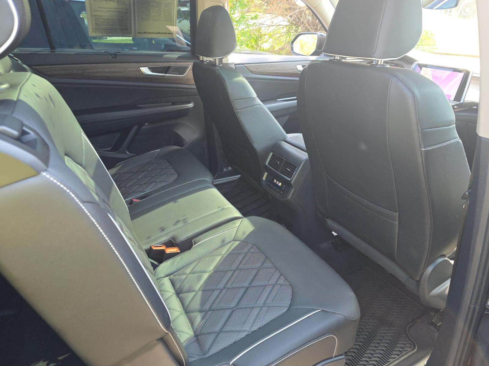 2025 Volkswagen Atlas 2.0T SEL Premium R-Line AWD