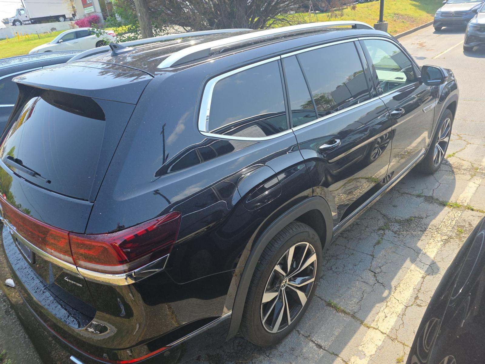 2025 Volkswagen Atlas 2.0T SEL Premium R-Line AWD