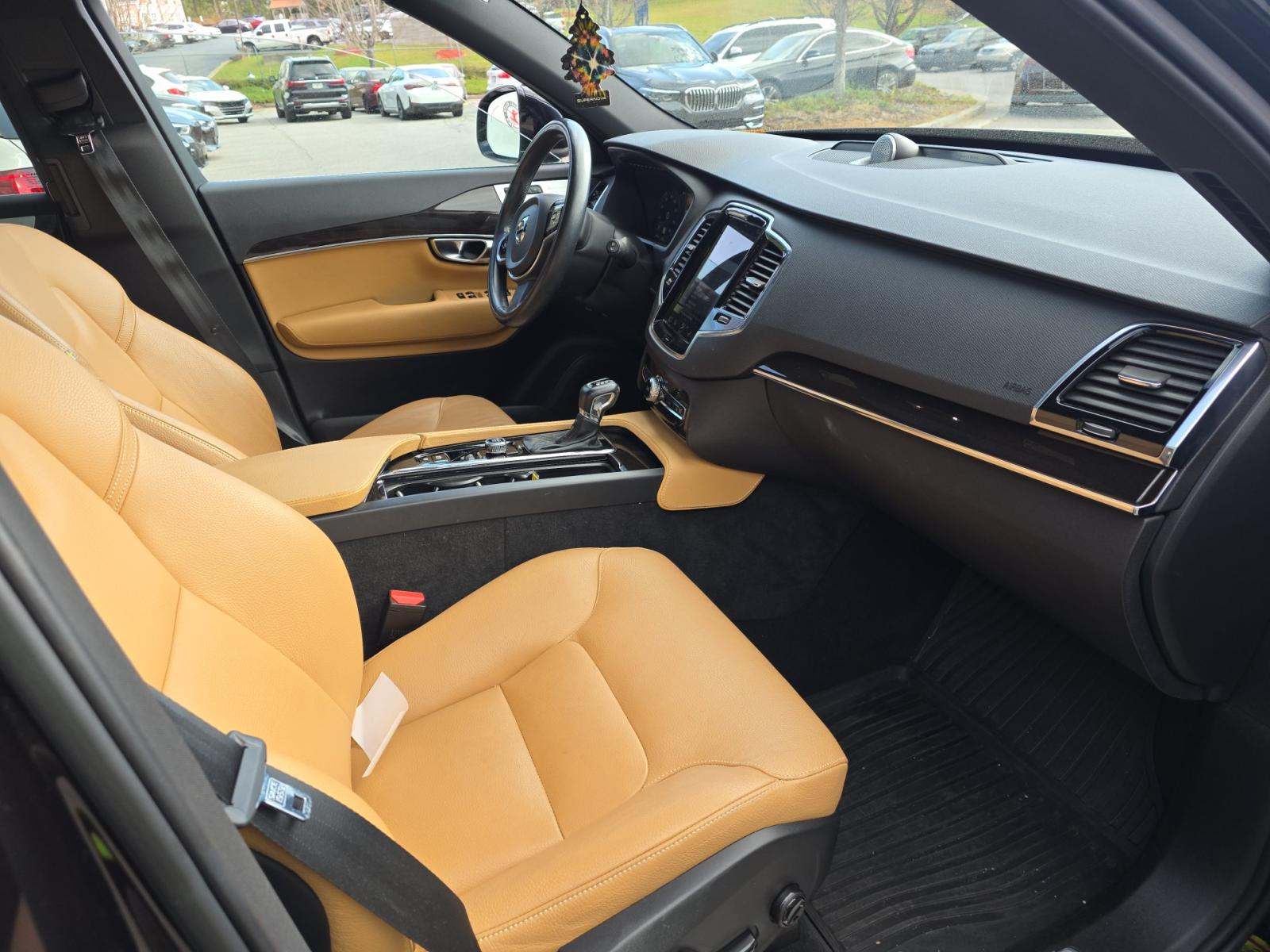 2018 Volvo XC90 T6 Momentum AWD