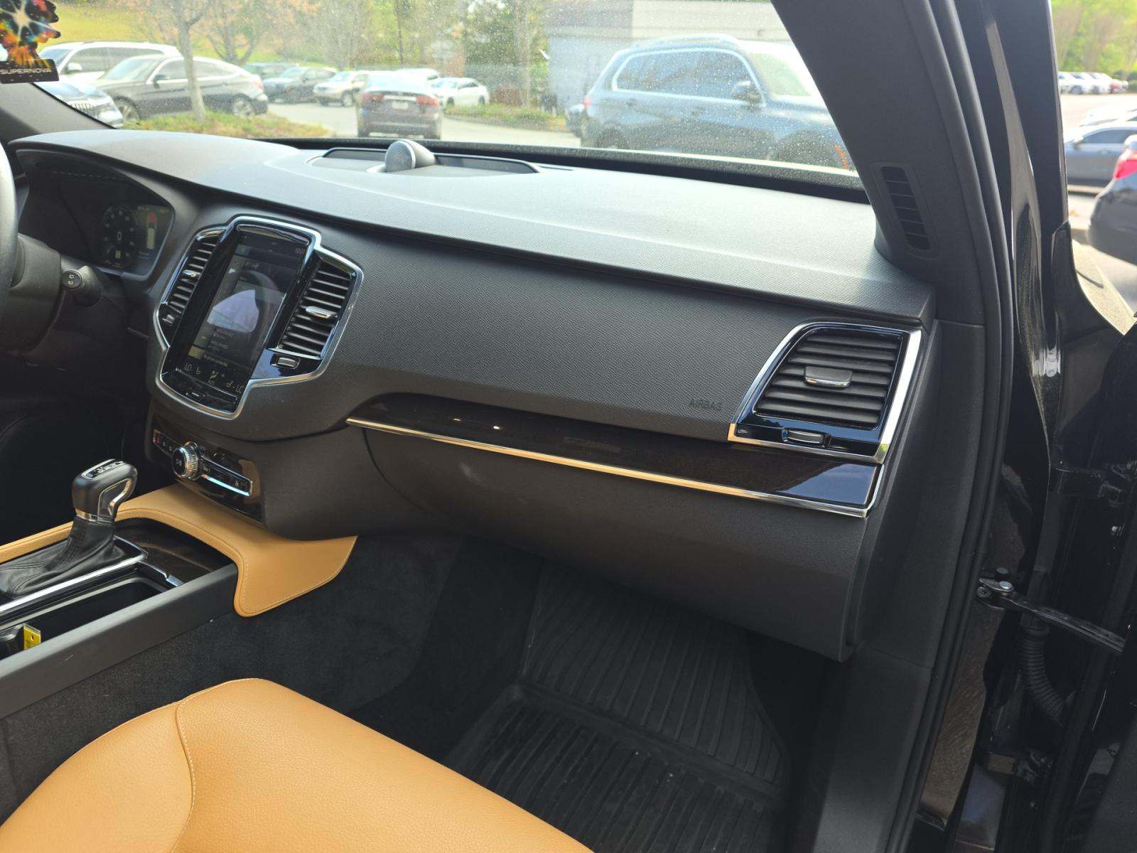 2018 Volvo XC90 T6 Momentum AWD