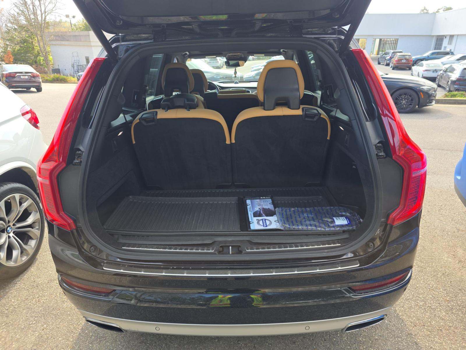 2018 Volvo XC90 T6 Momentum AWD