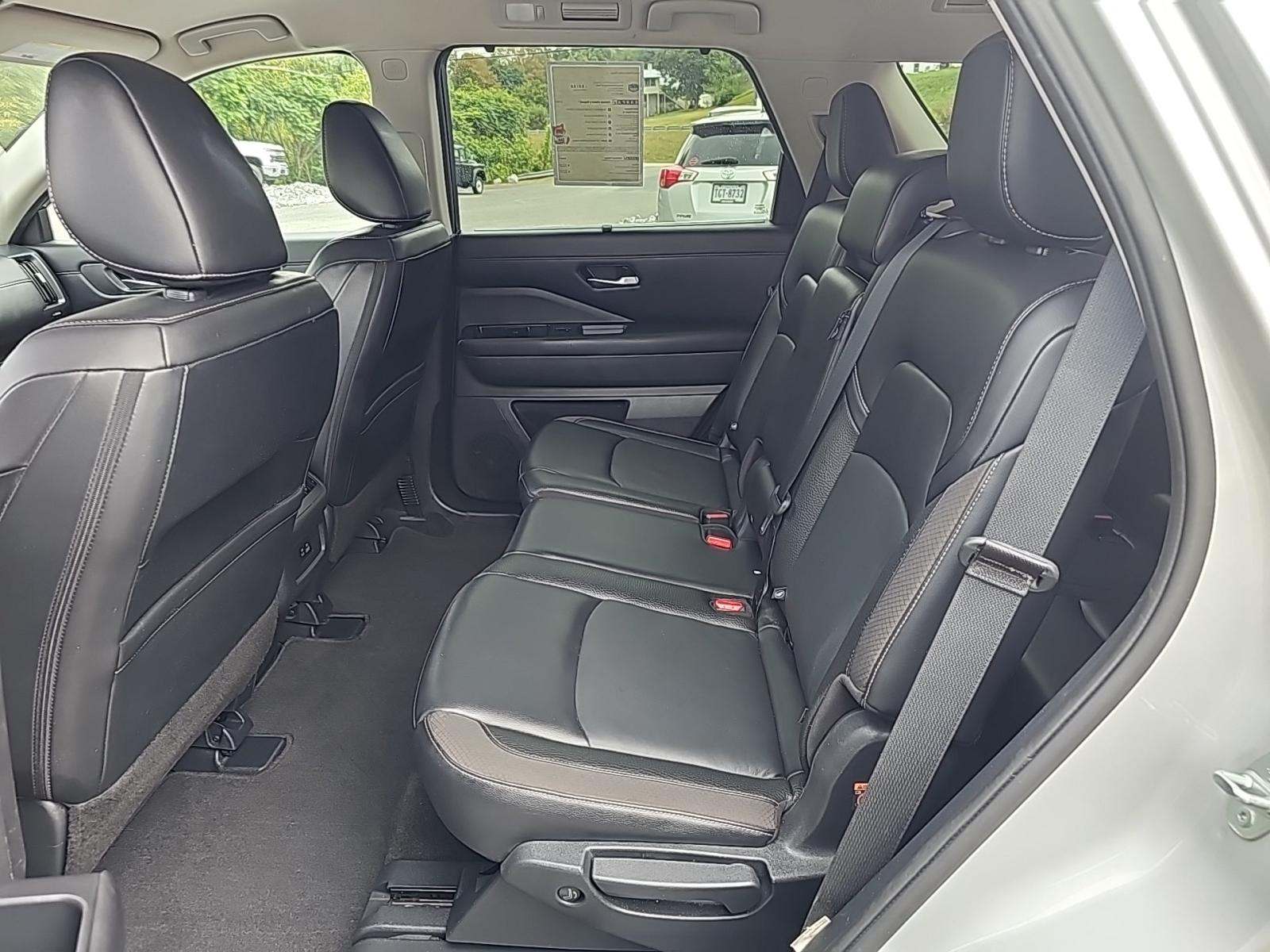 2023 Nissan Pathfinder SL AWD