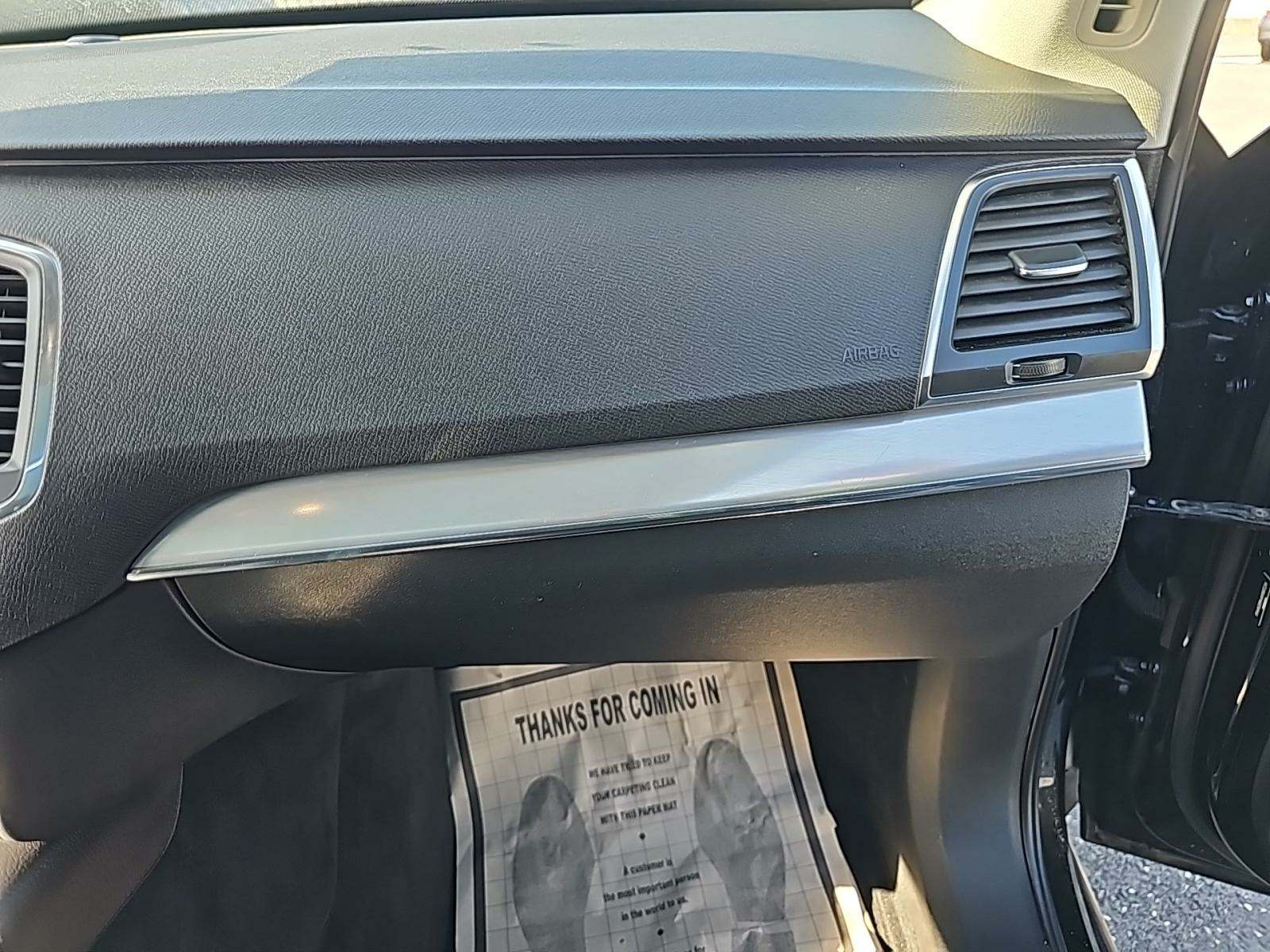 2017 Volvo XC90 T6 Momentum AWD