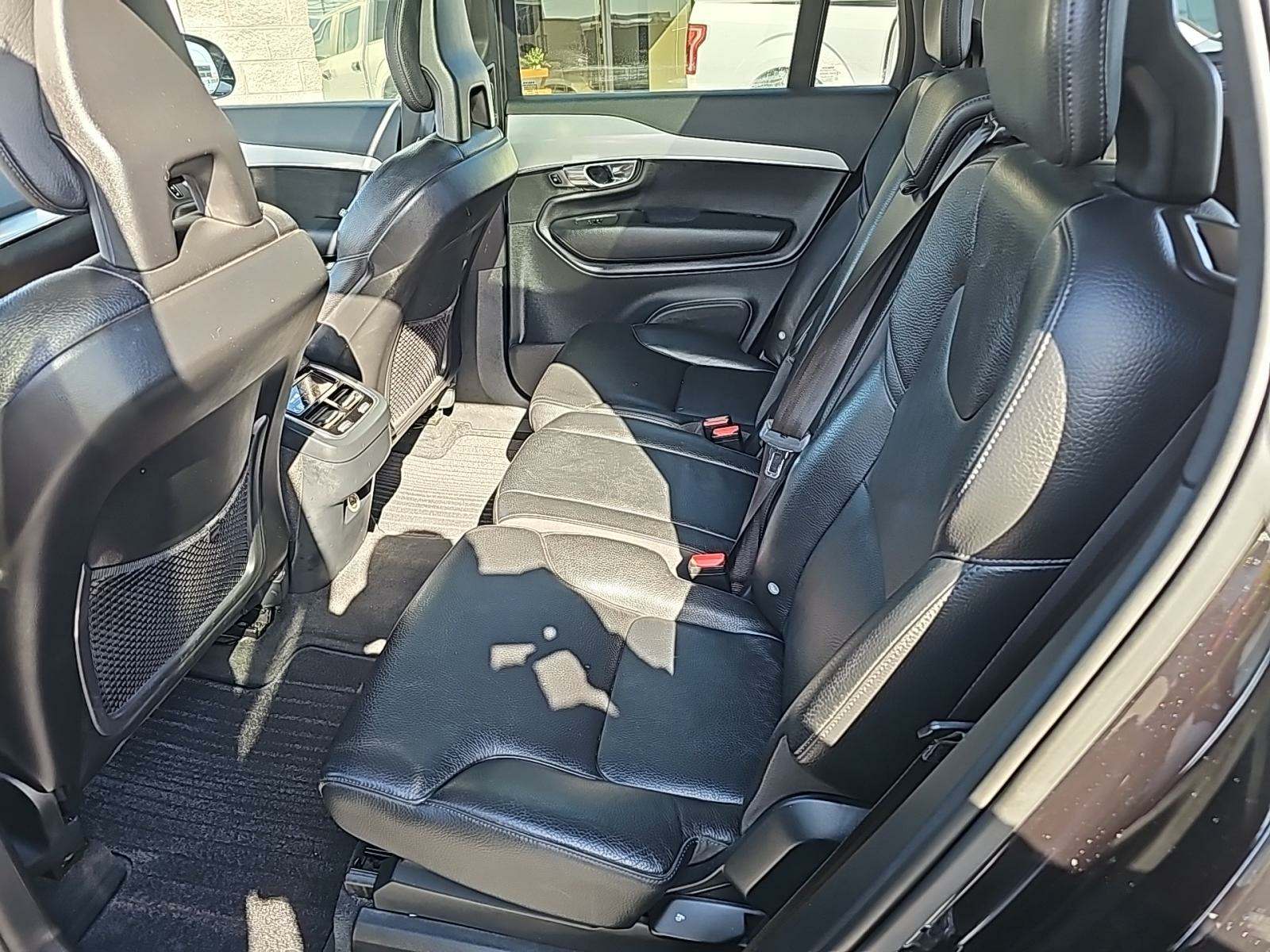 2017 Volvo XC90 T6 Momentum AWD