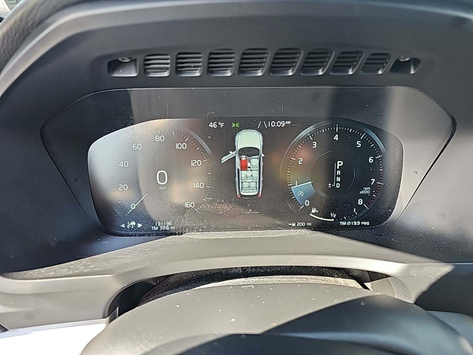 2017 Volvo XC90 T6 Momentum AWD