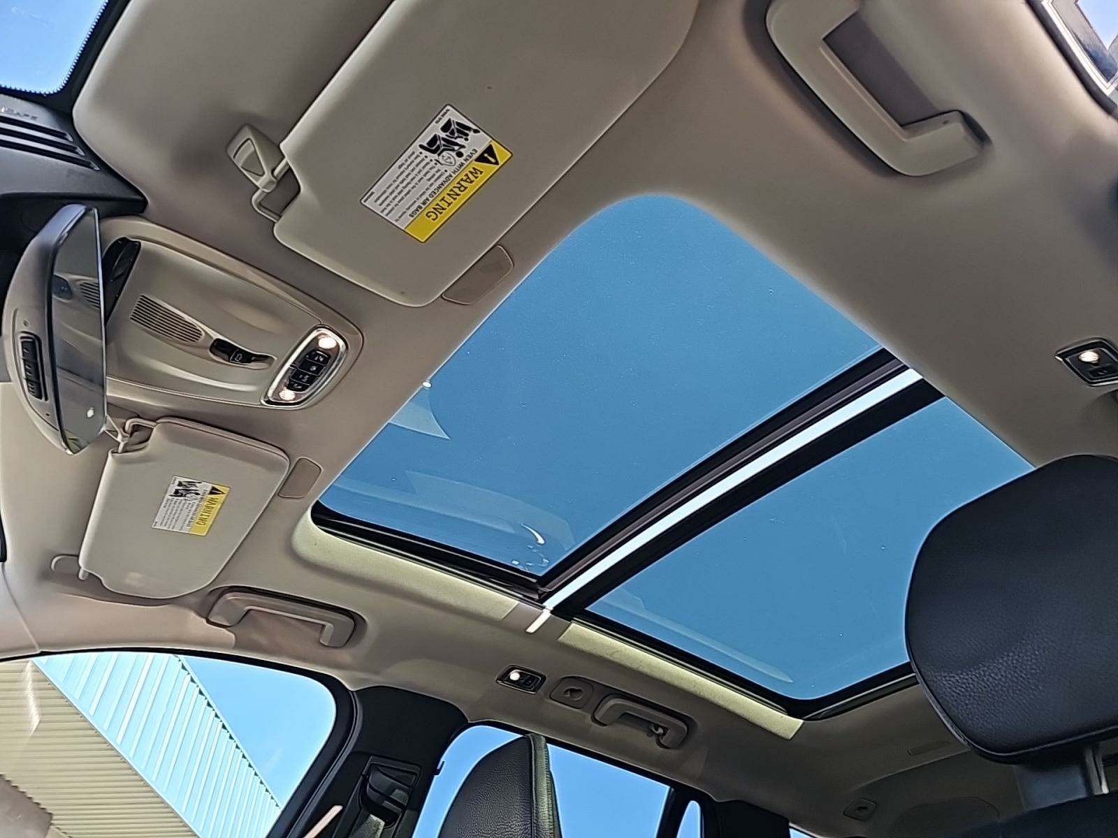 2017 Volvo XC90 T6 Momentum AWD