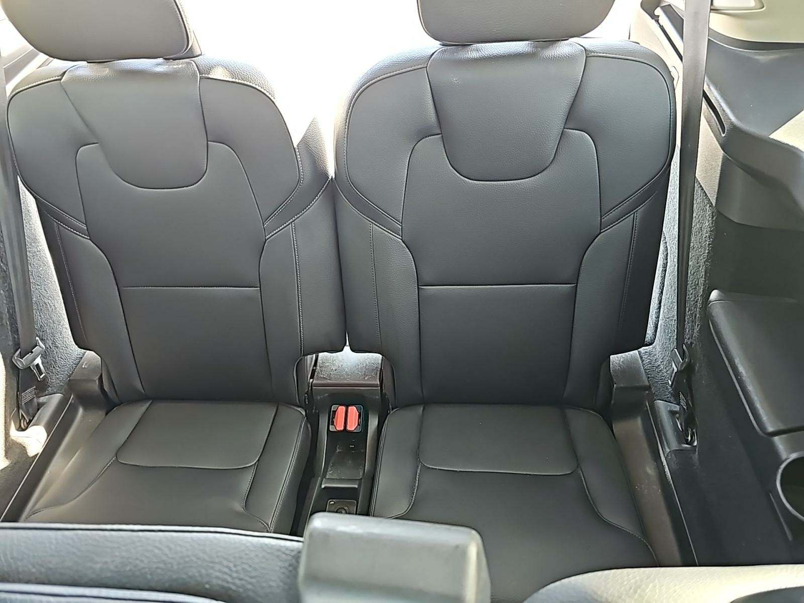 2017 Volvo XC90 T6 Momentum AWD