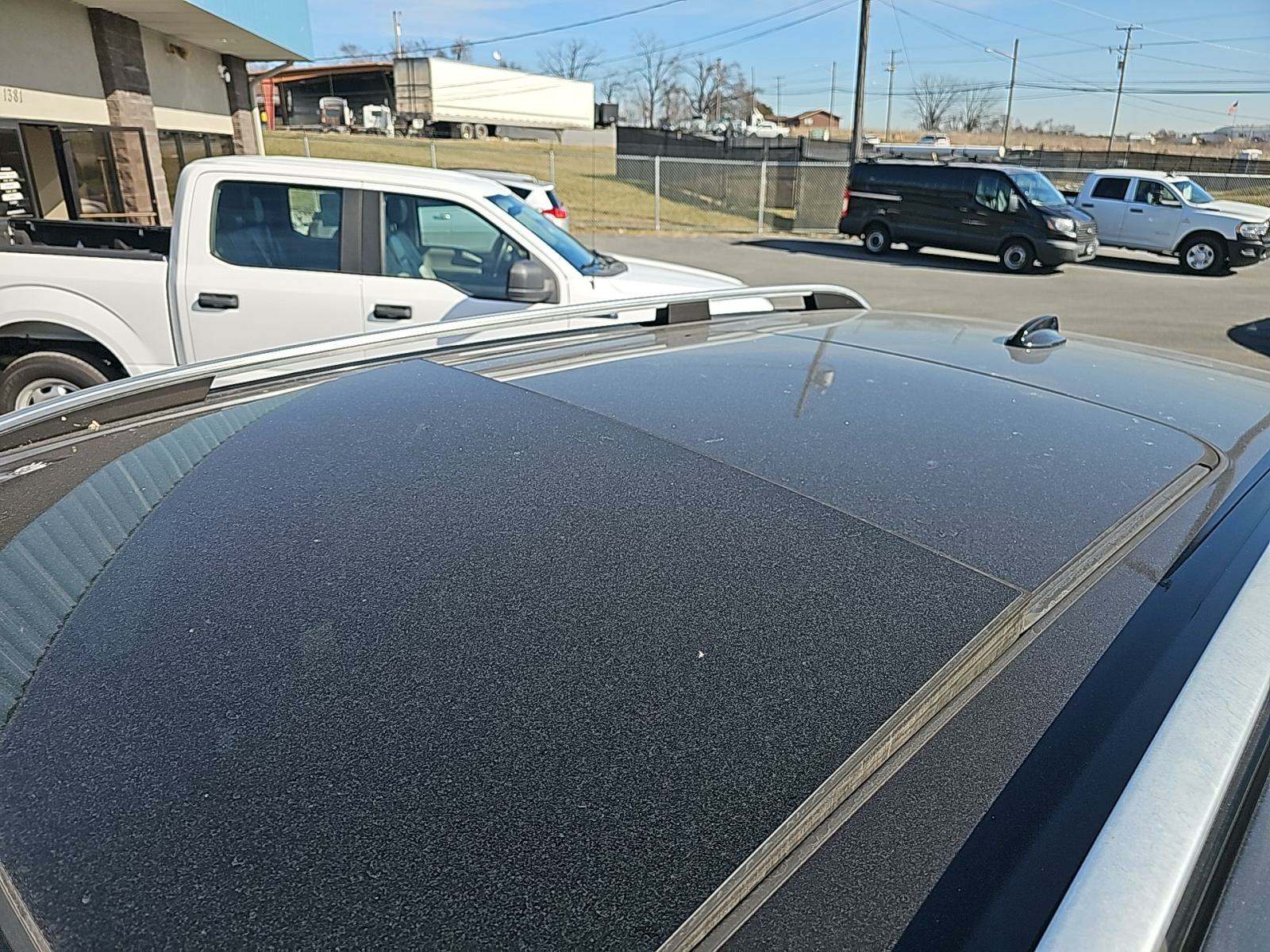 2017 Volvo XC90 T6 Momentum AWD