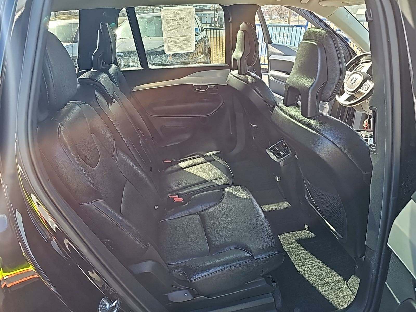 2017 Volvo XC90 T6 Momentum AWD