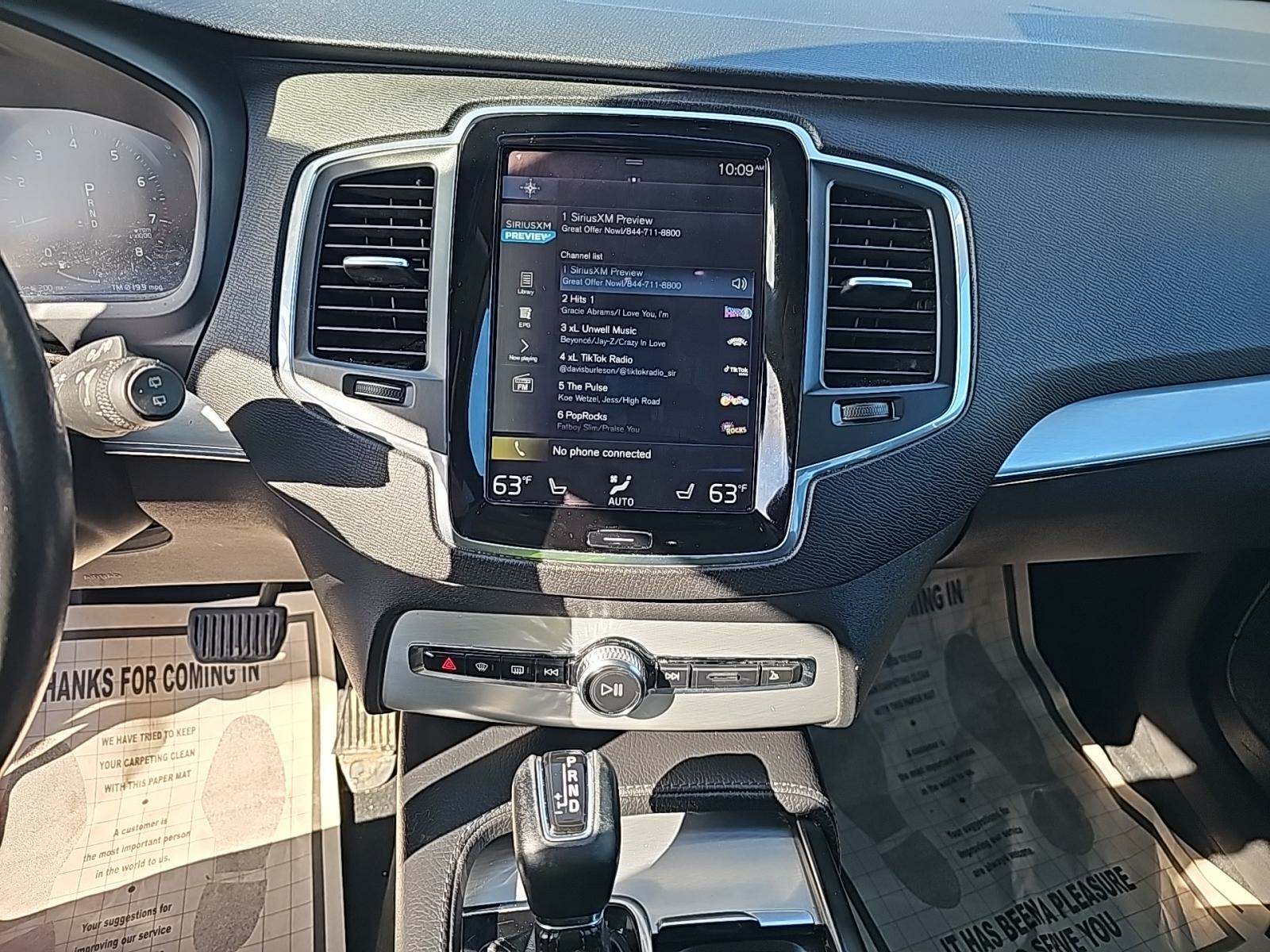 2017 Volvo XC90 T6 Momentum AWD