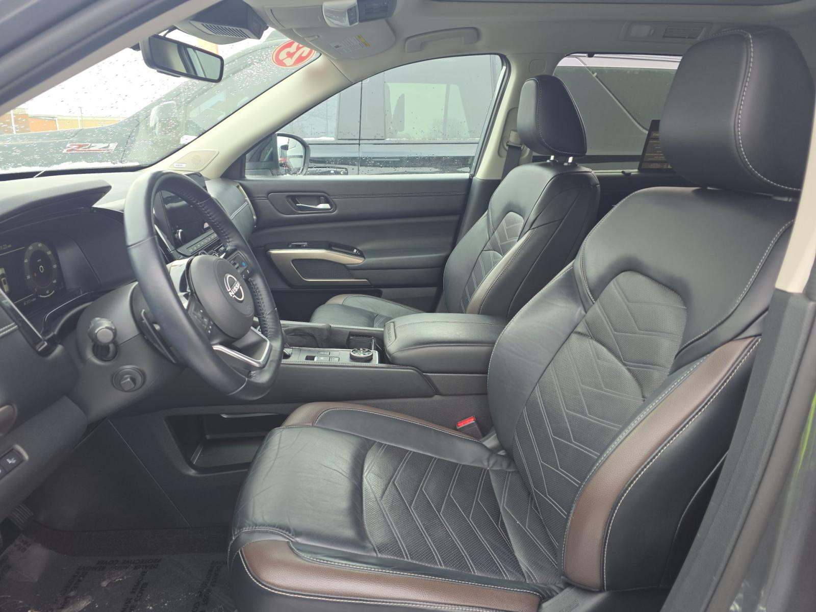 2023 Nissan Pathfinder Platinum AWD