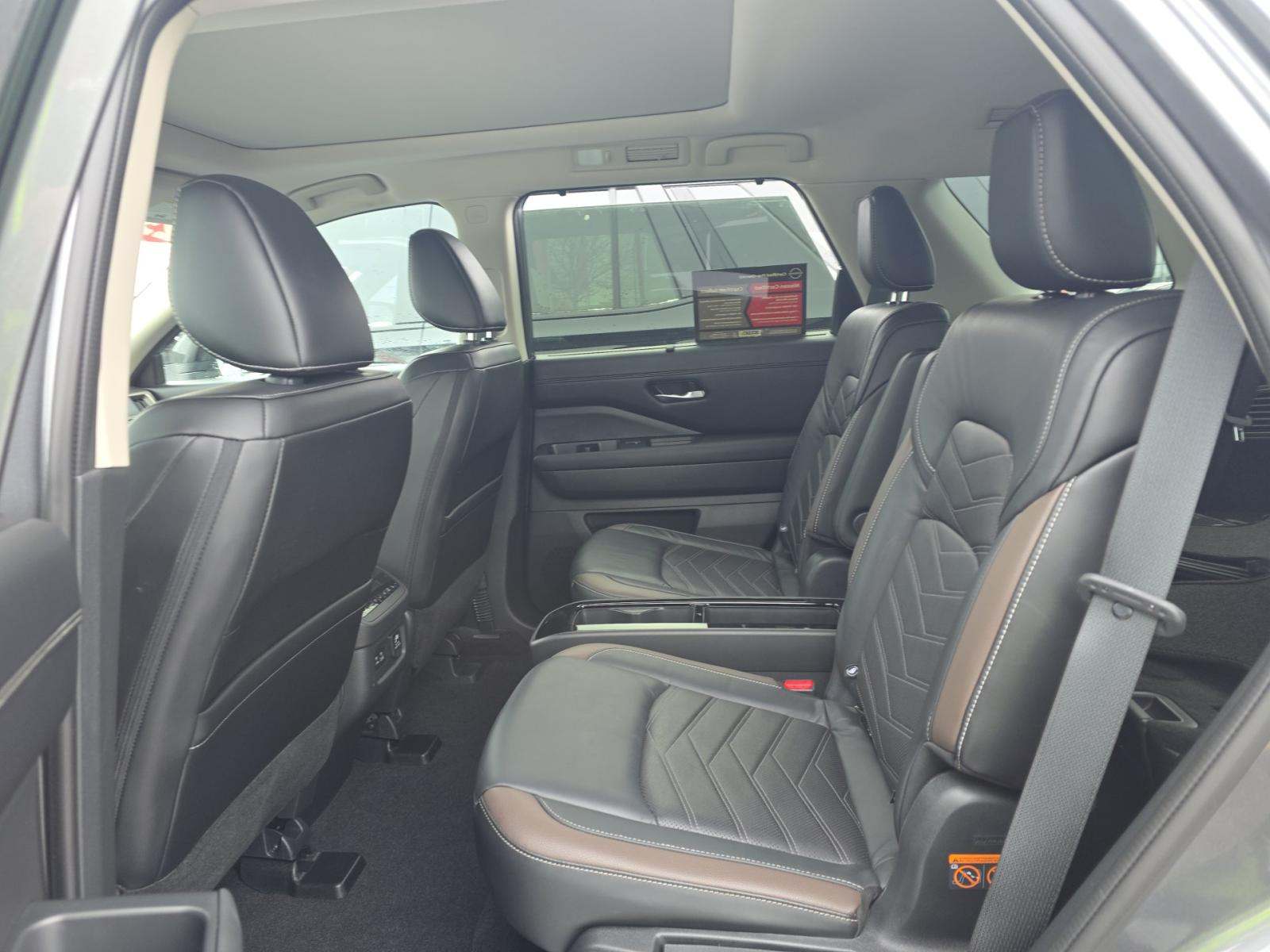 2023 Nissan Pathfinder Platinum AWD