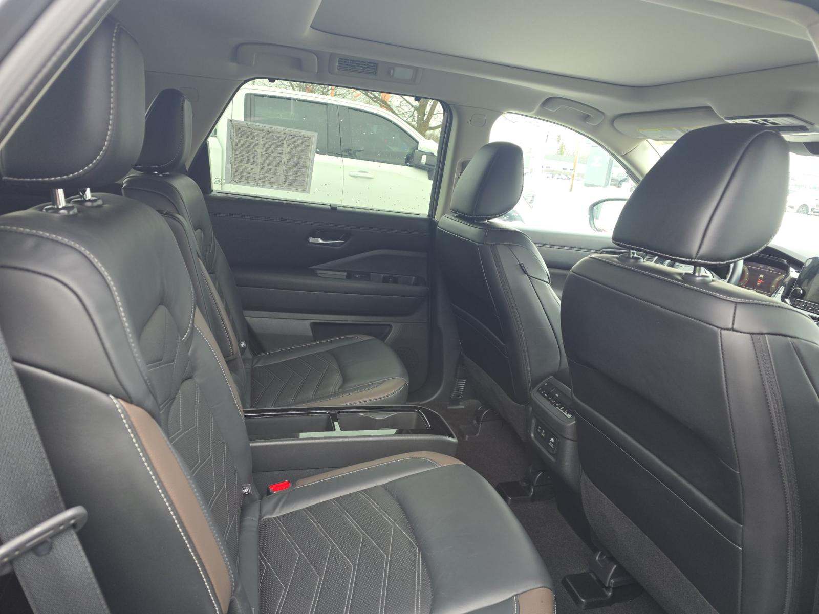 2023 Nissan Pathfinder Platinum AWD