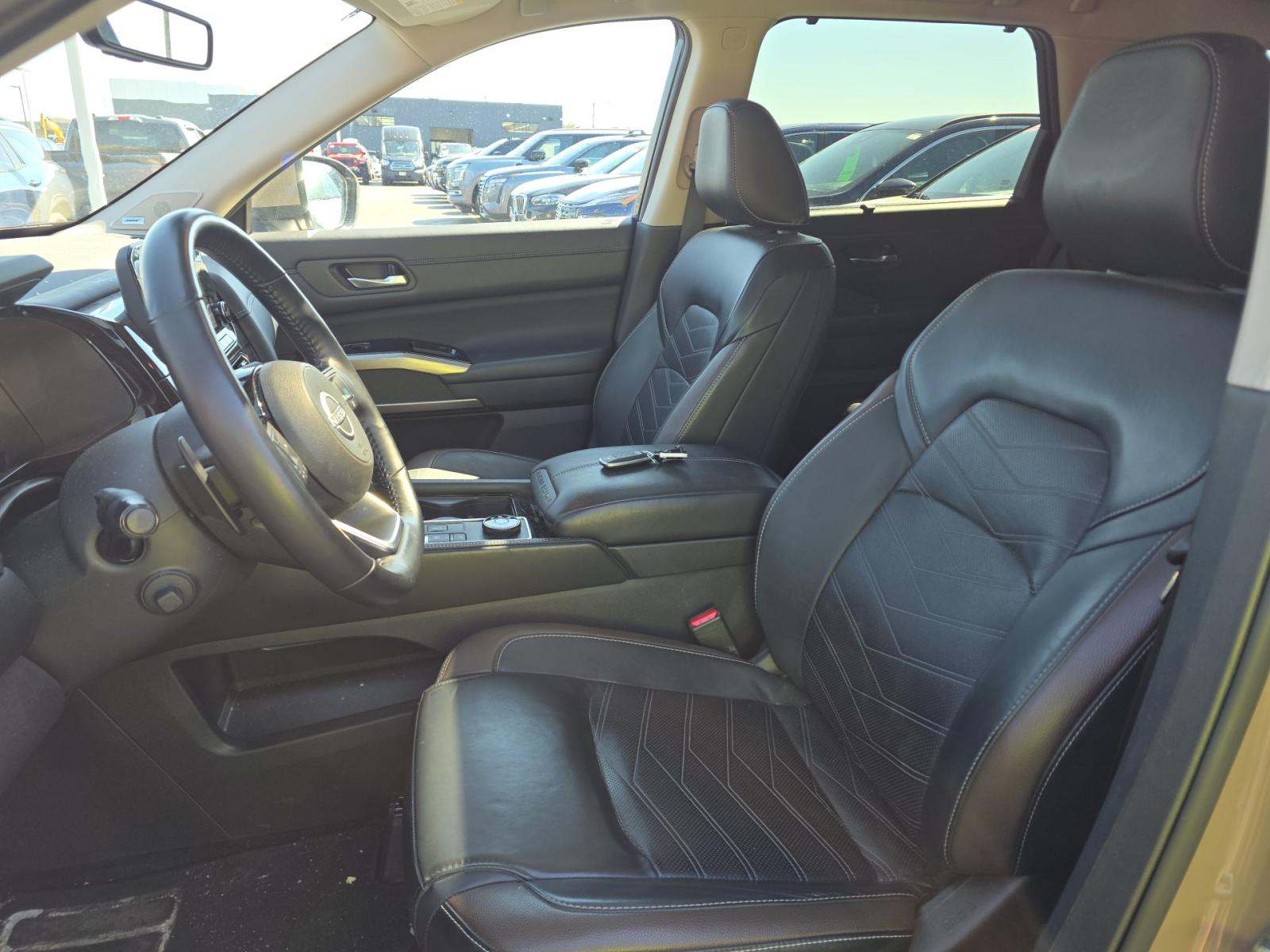 2023 Nissan Pathfinder Platinum AWD
