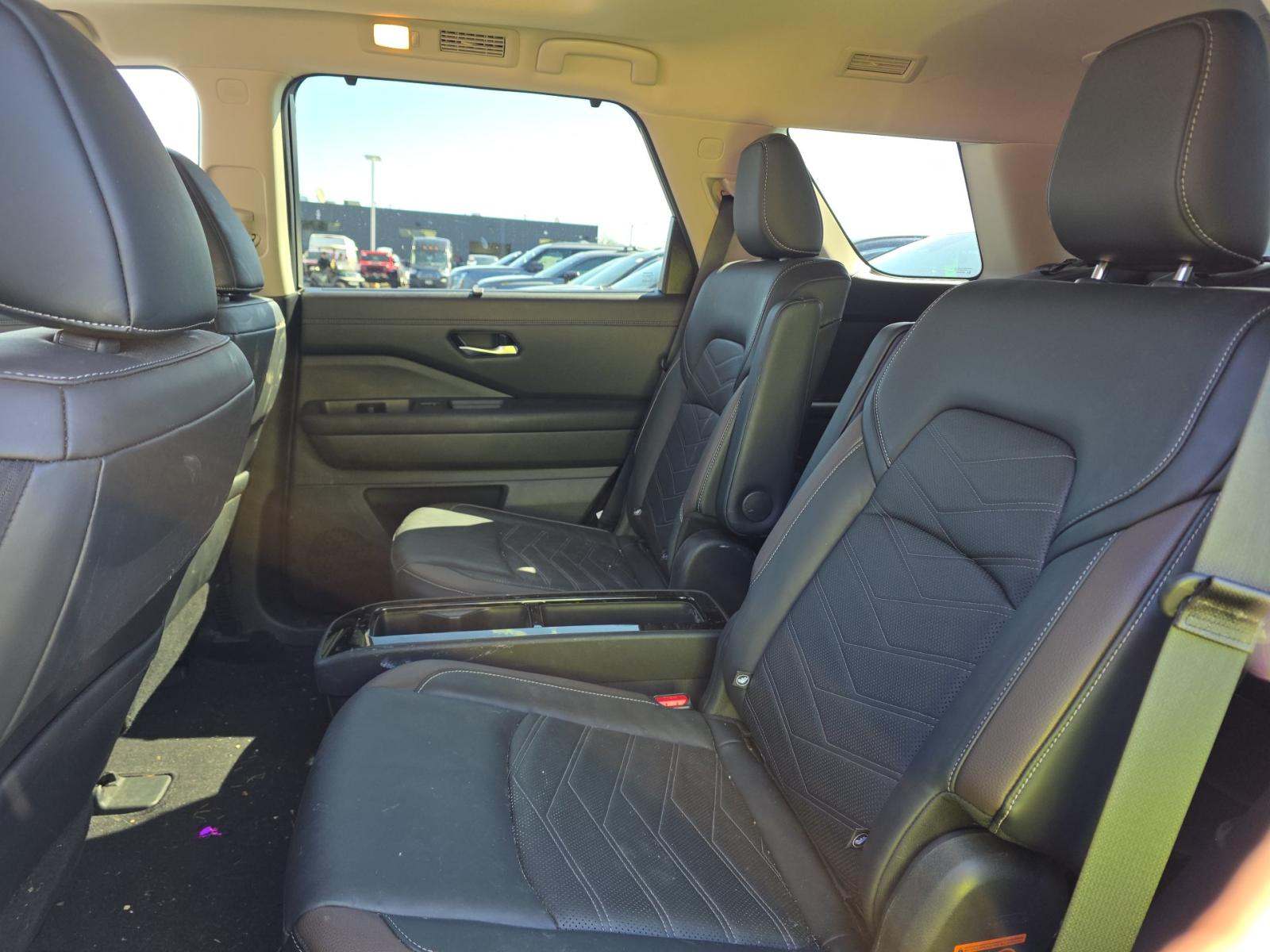 2023 Nissan Pathfinder Platinum AWD