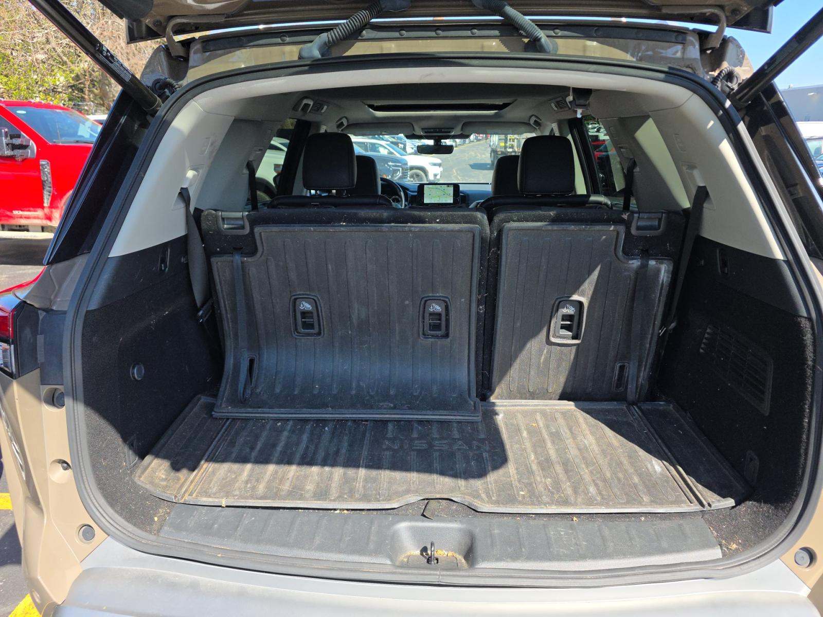 2023 Nissan Pathfinder Platinum AWD