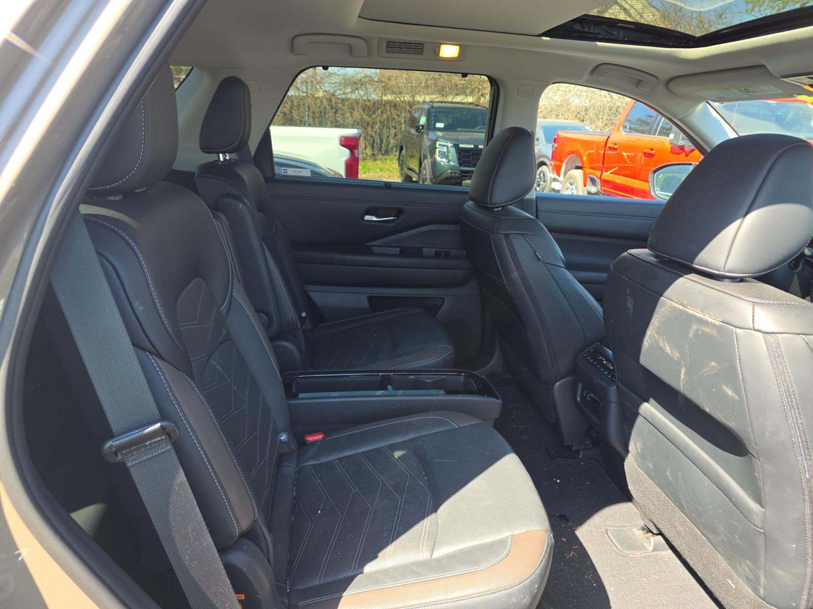 2023 Nissan Pathfinder Platinum AWD