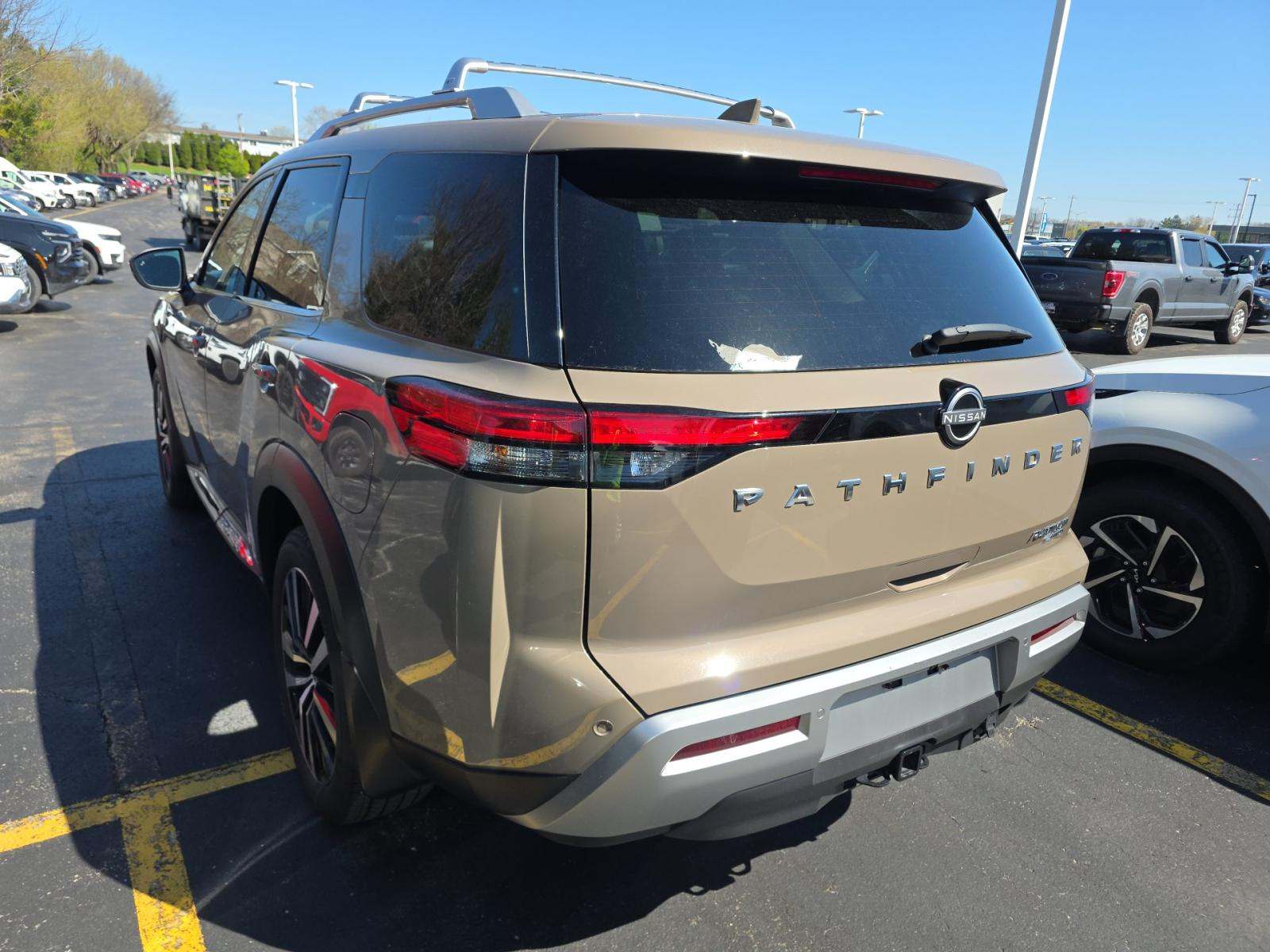 2023 Nissan Pathfinder Platinum AWD