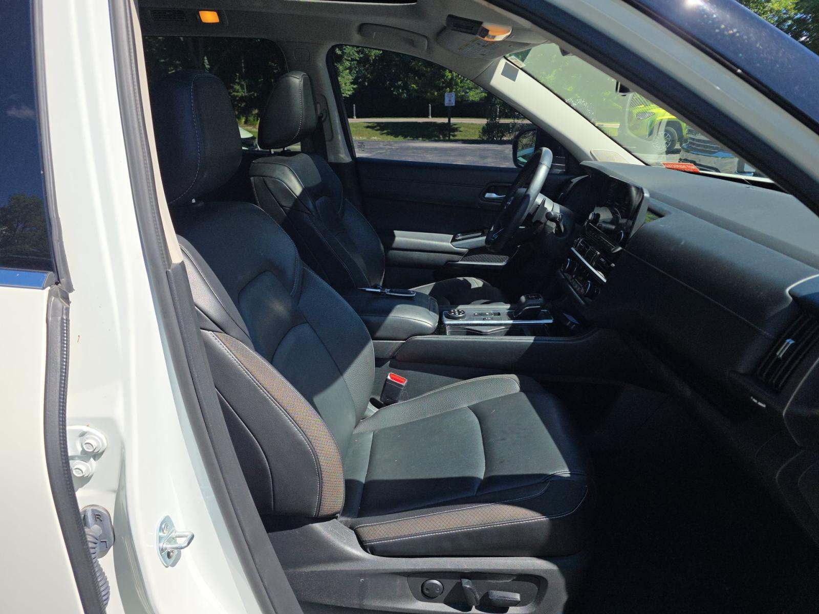 2024 Nissan Pathfinder SL AWD