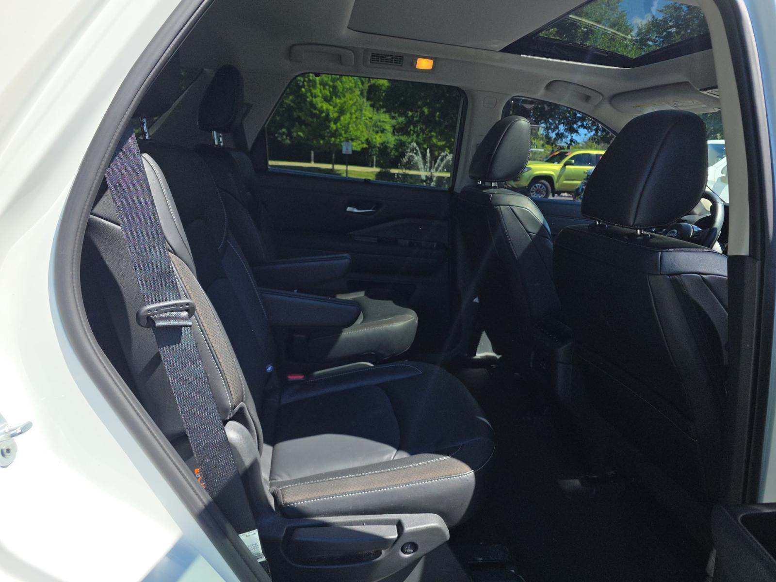 2024 Nissan Pathfinder SL AWD