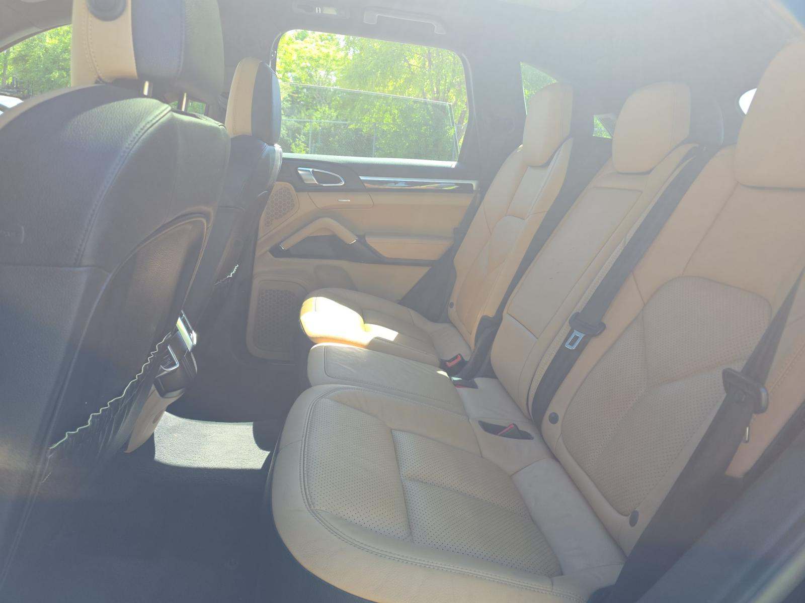 PORSCHE CAYENNE - 9