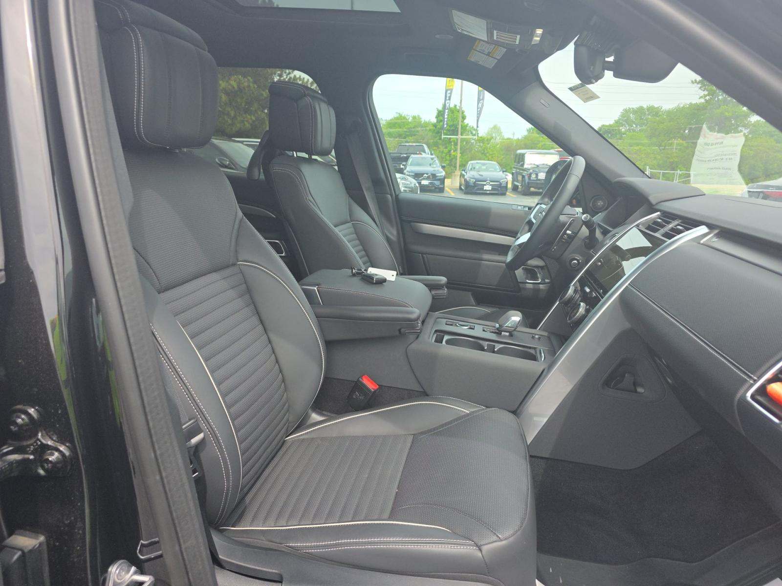 2024 Land Rover Discovery Dynamic SE AWD