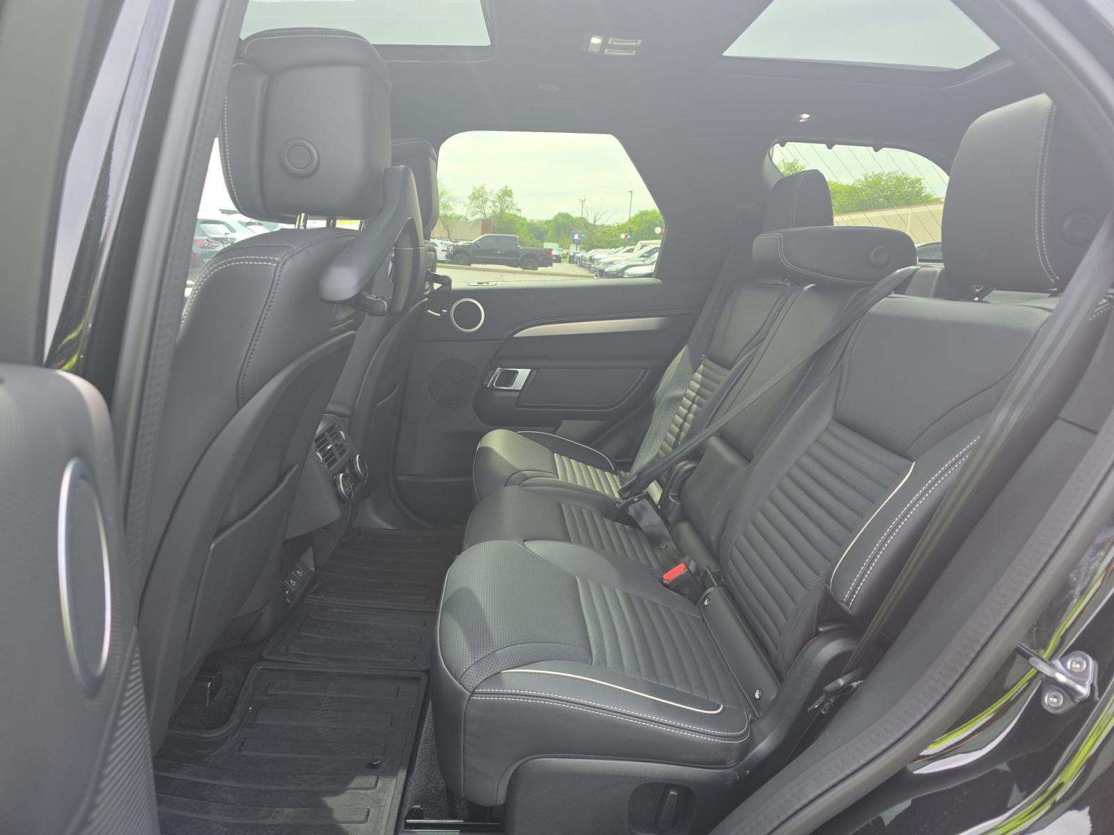 2024 Land Rover Discovery Dynamic SE AWD