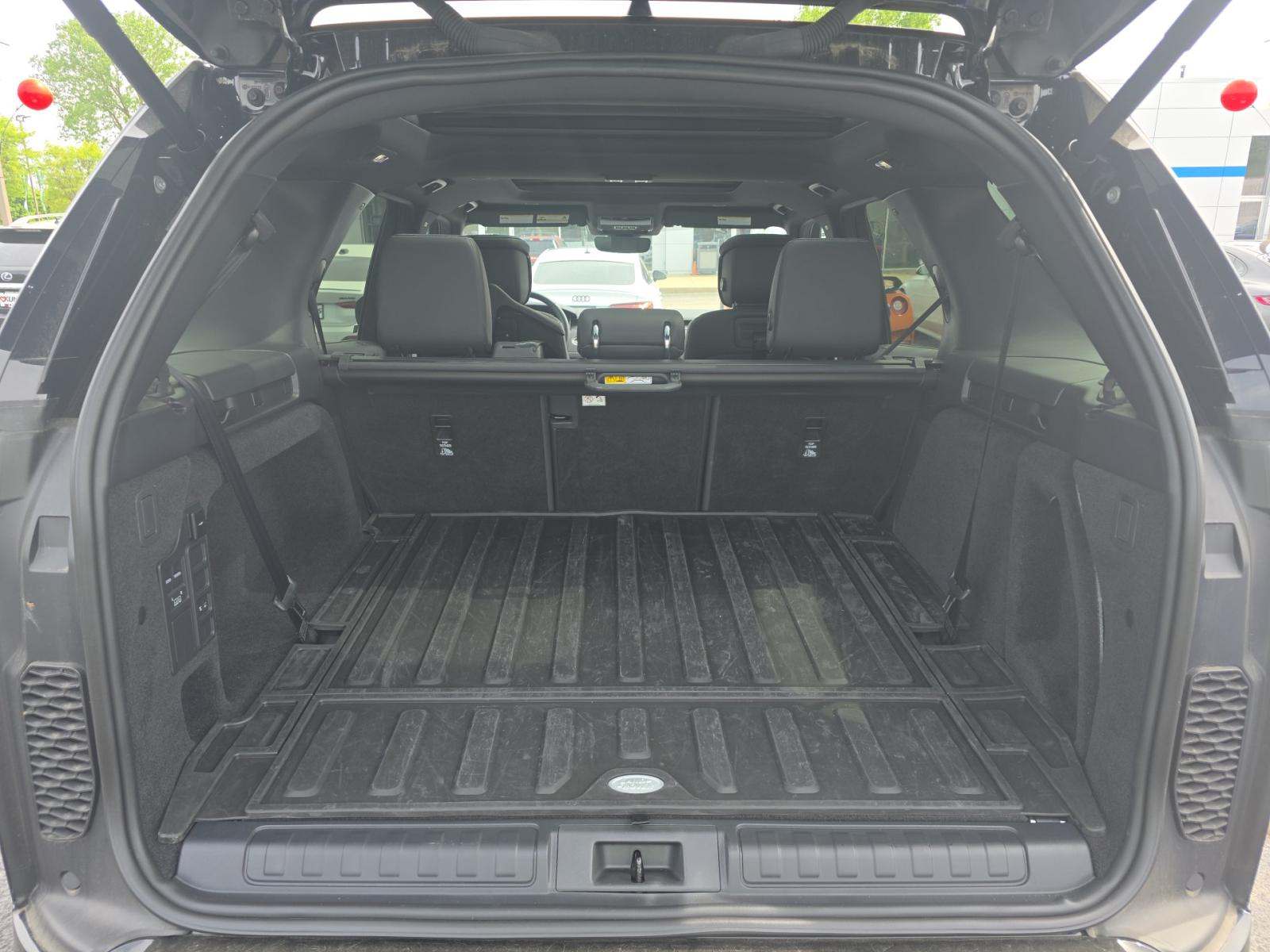 2024 Land Rover Discovery Dynamic SE AWD