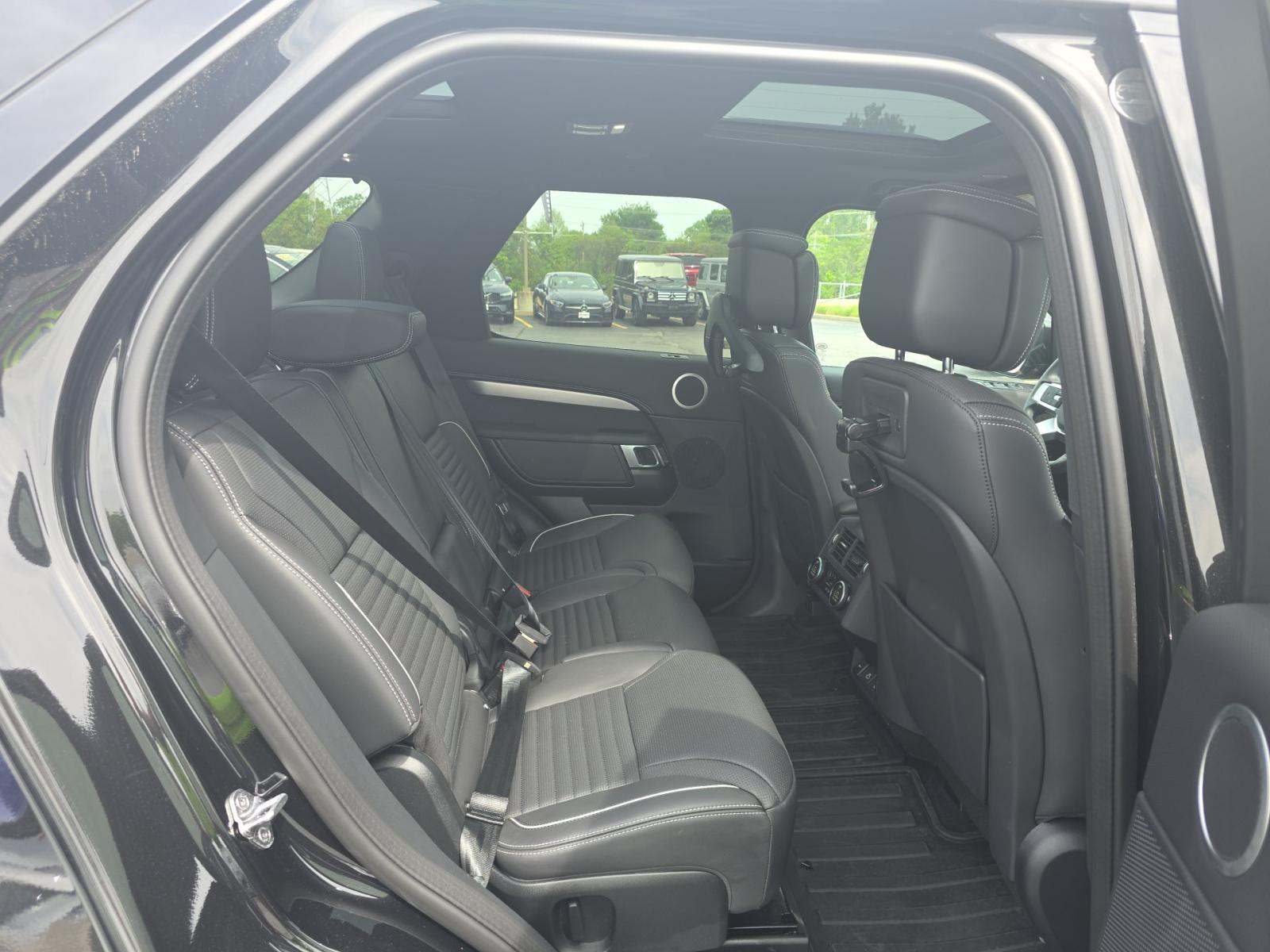 2024 Land Rover Discovery Dynamic SE AWD