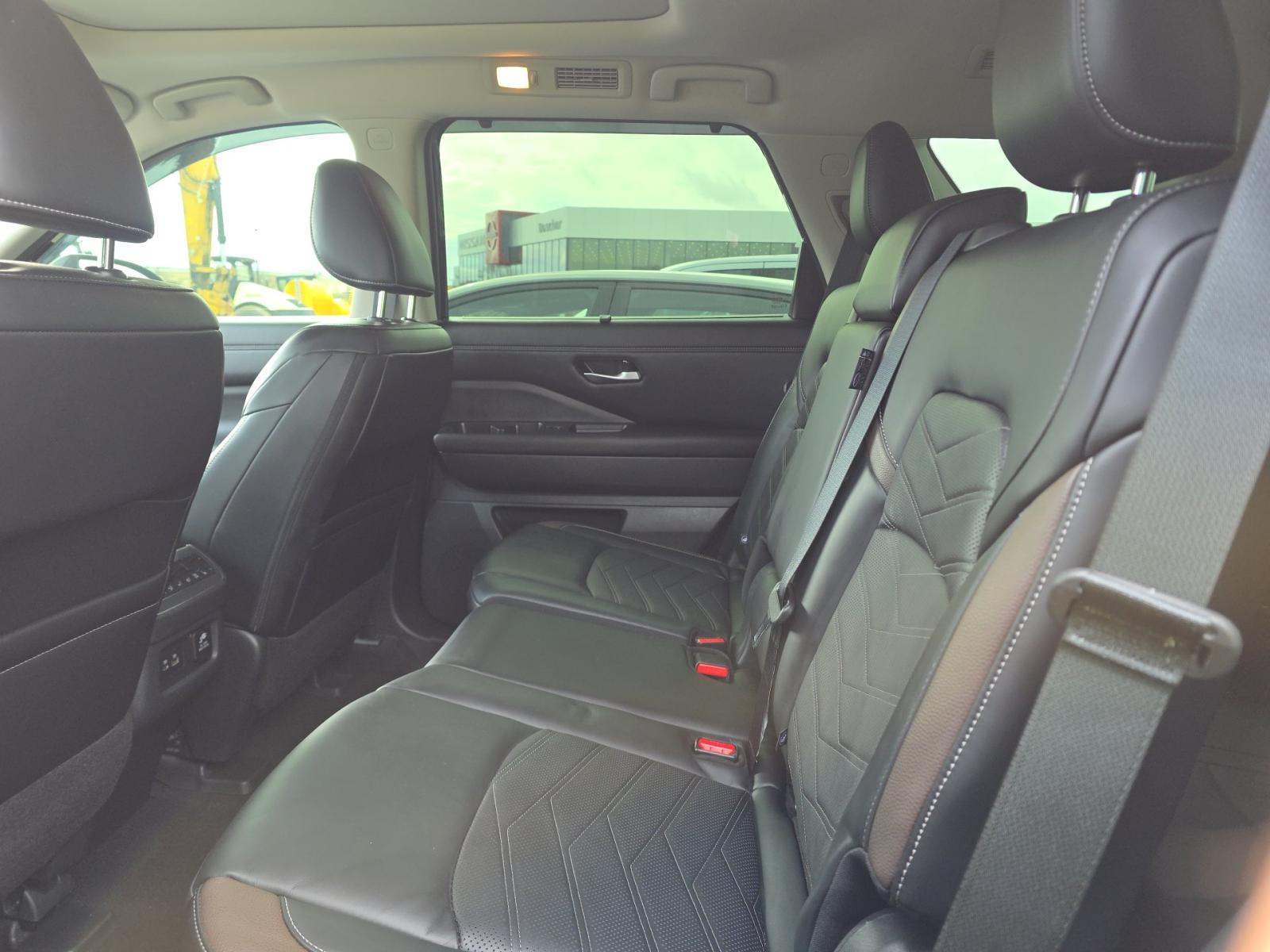 2024 Nissan Pathfinder Platinum AWD