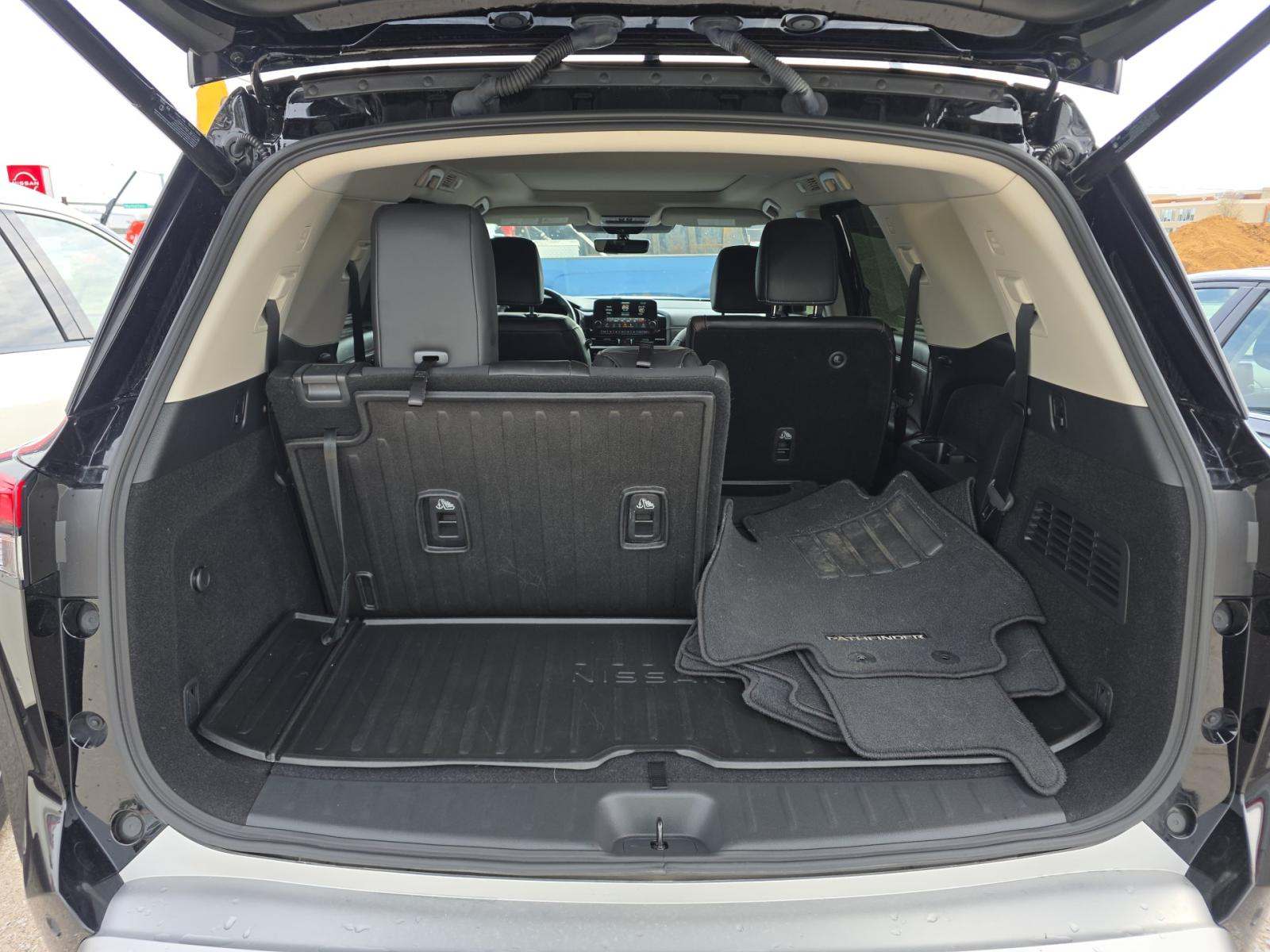 2024 Nissan Pathfinder Platinum AWD