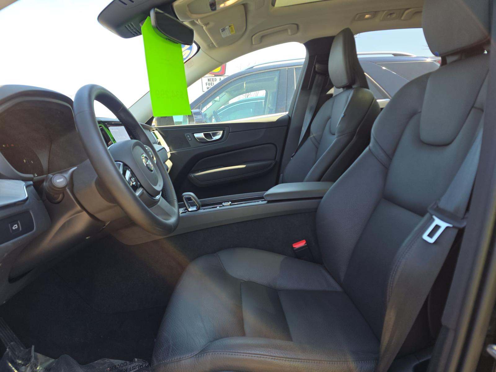 2025 Volvo XC60 B5 Plus AWD