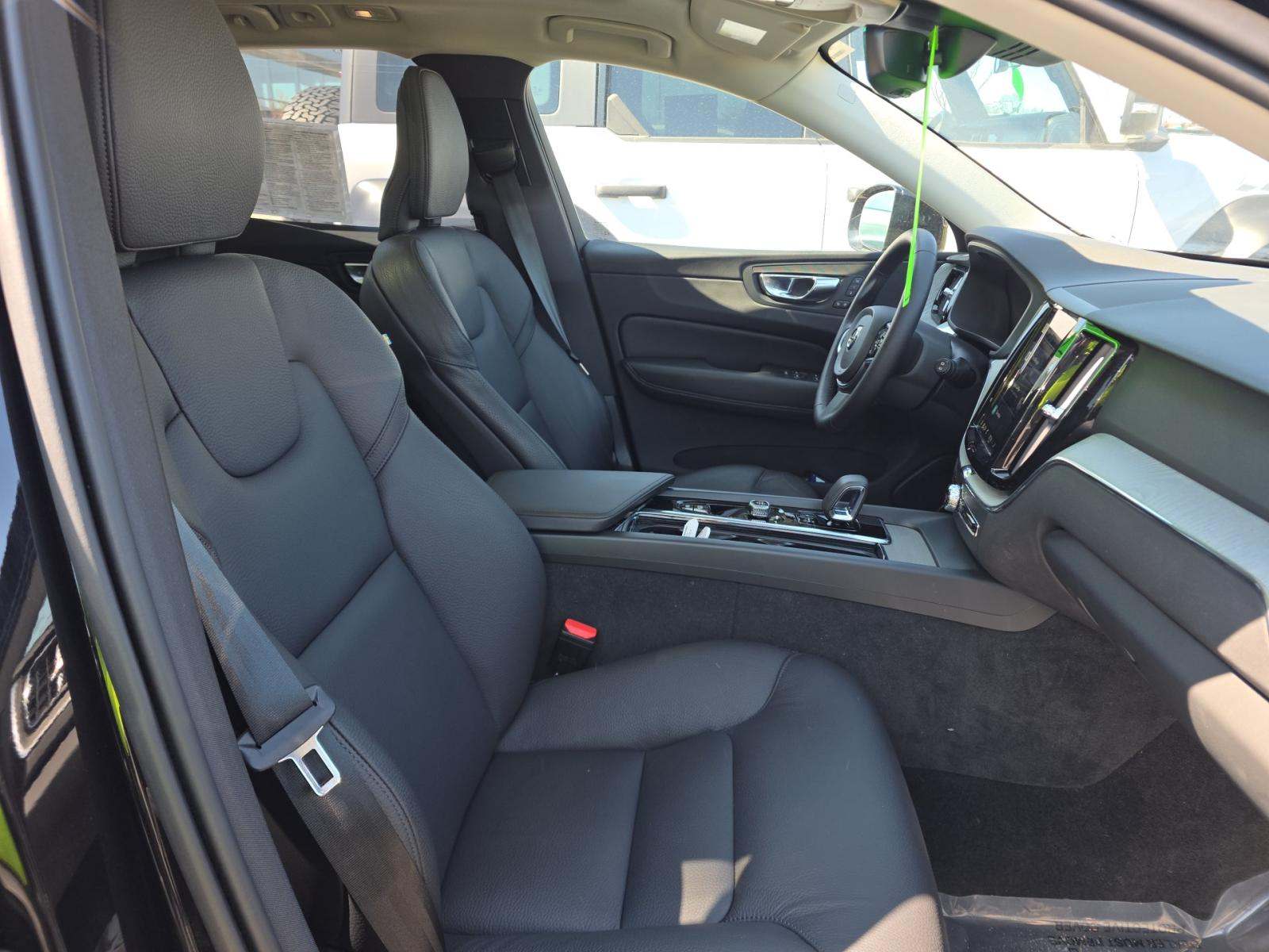 2025 Volvo XC60 B5 Plus AWD