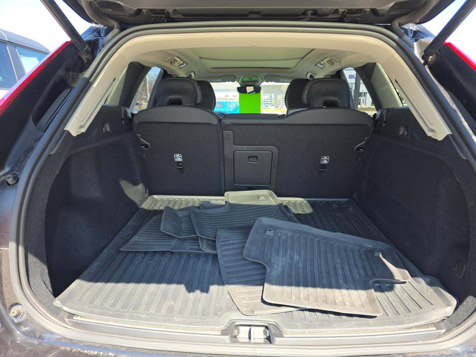 2025 Volvo XC60 B5 Plus AWD