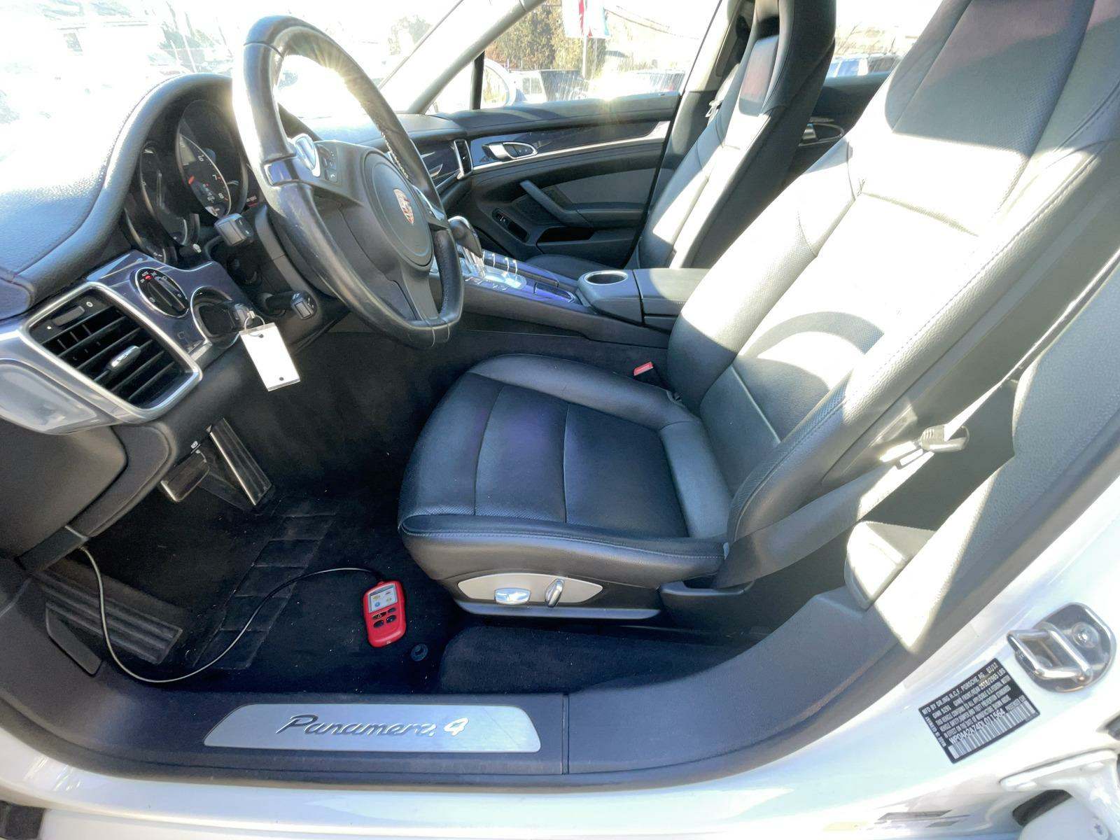 2013 Porsche Panamera 4 AWD