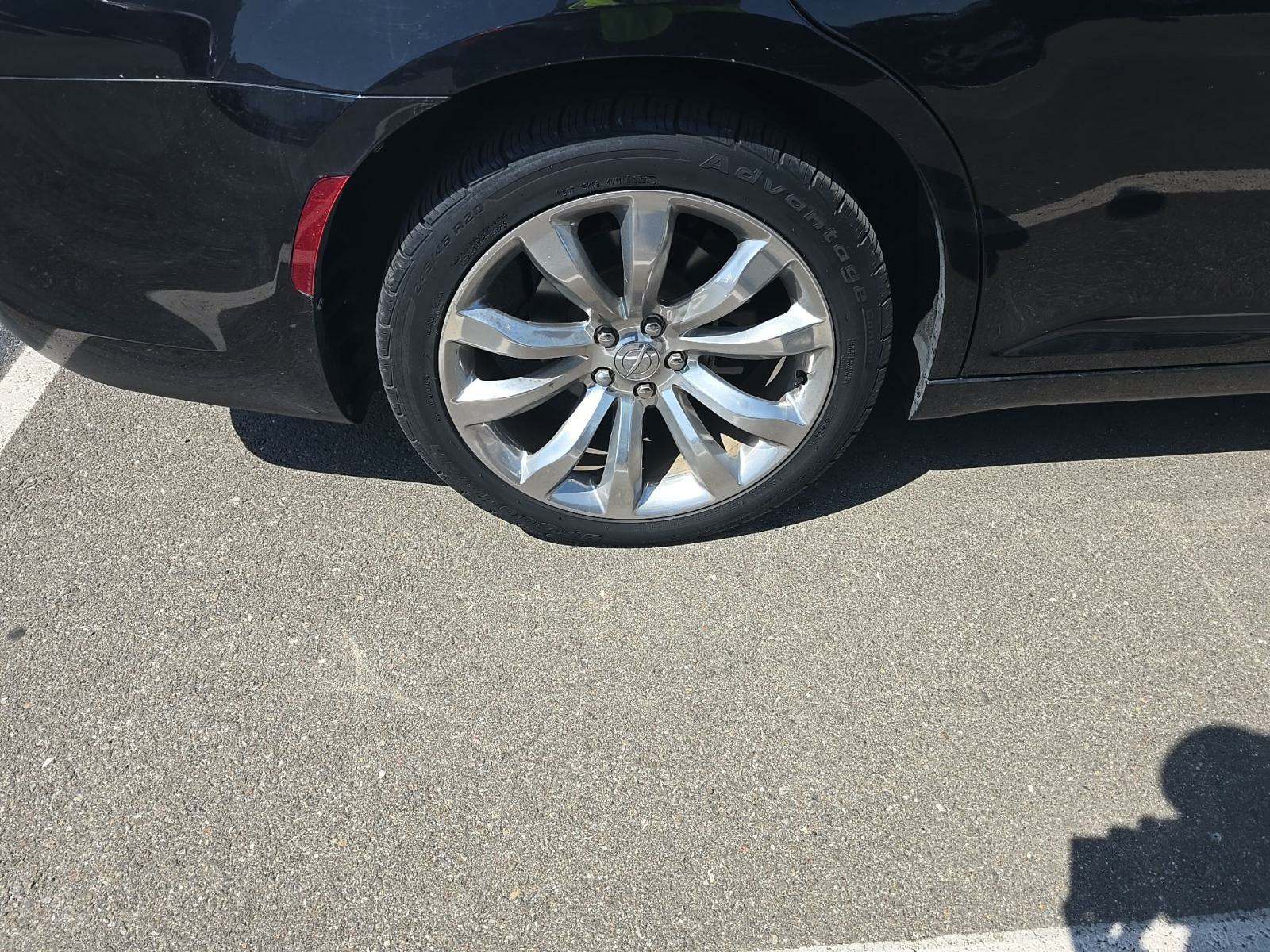 2018 Chrysler 300 Touring L RWD