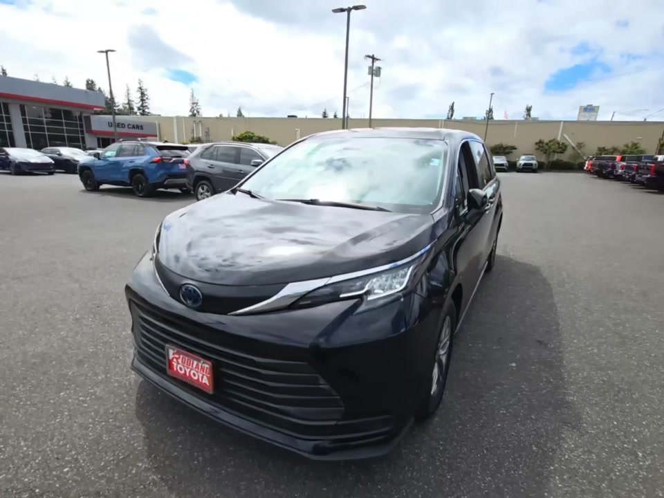 2023 Toyota Sienna LE FWD