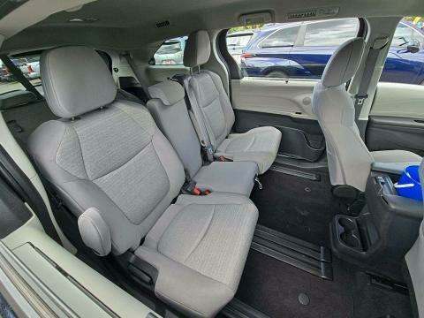 2023 Toyota Sienna LE FWD