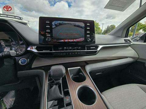 2023 Toyota Sienna LE FWD