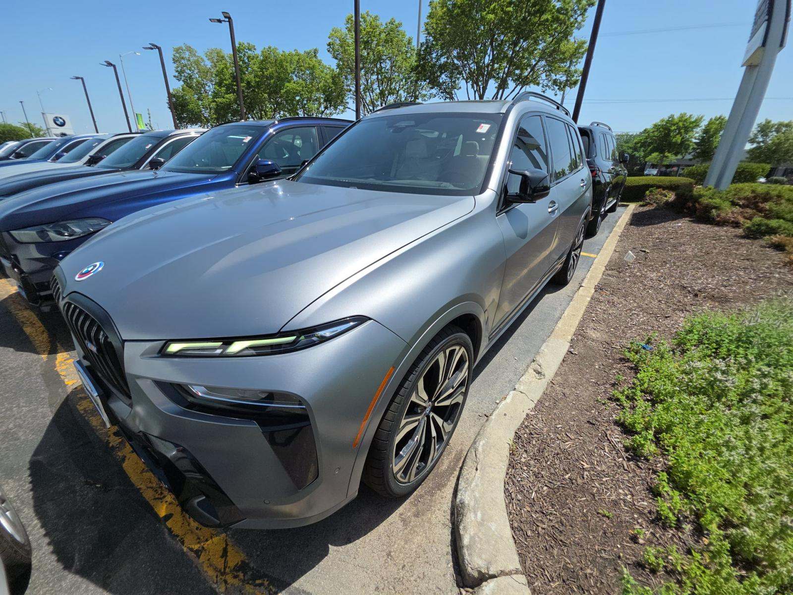 2023 BMW X7 M60i AWD