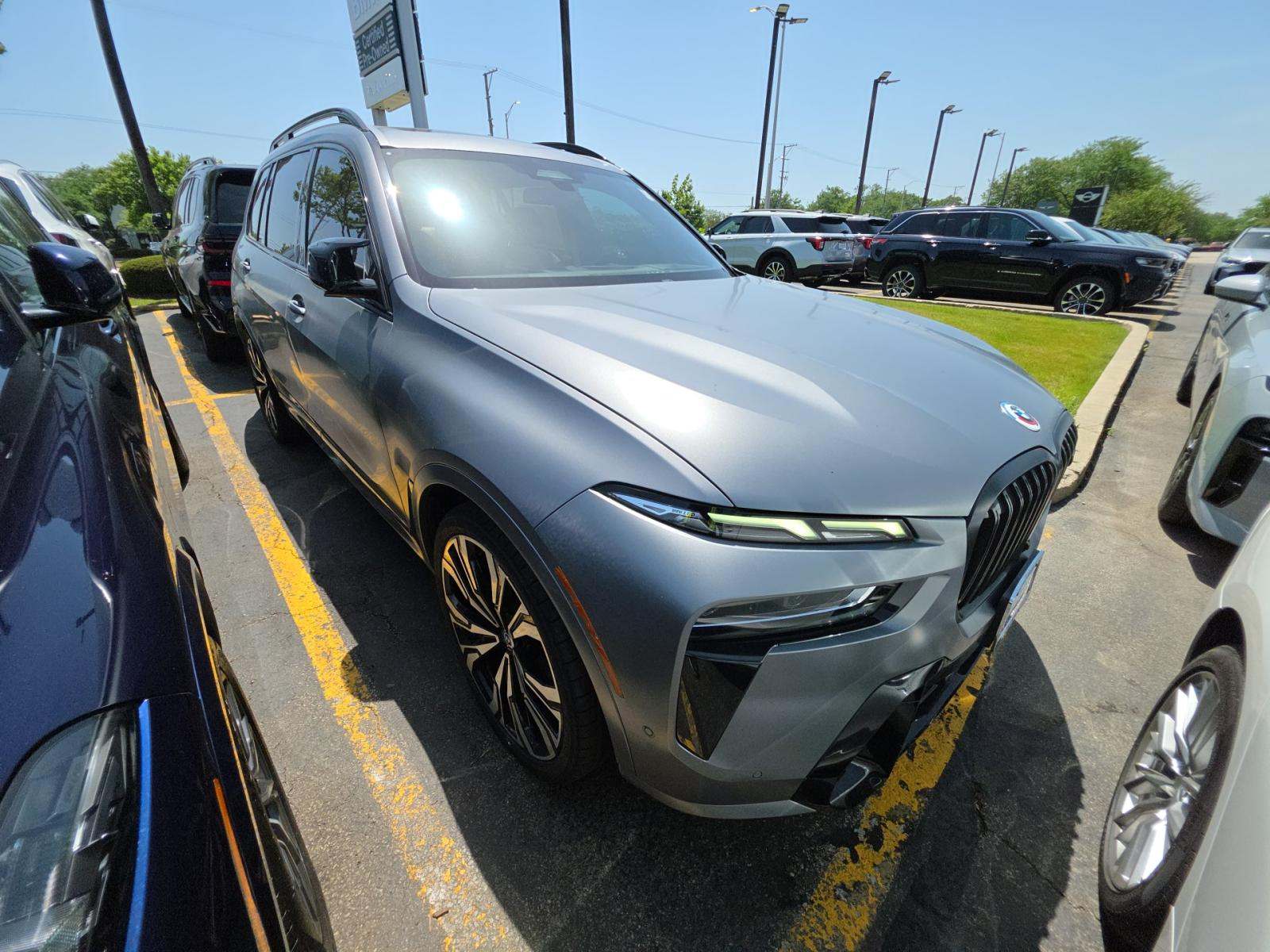 2023 BMW X7 M60i AWD