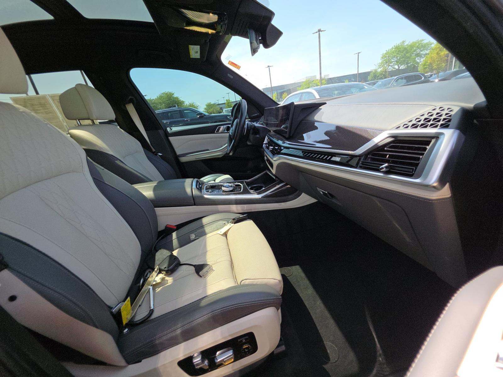2023 BMW X7 M60i AWD