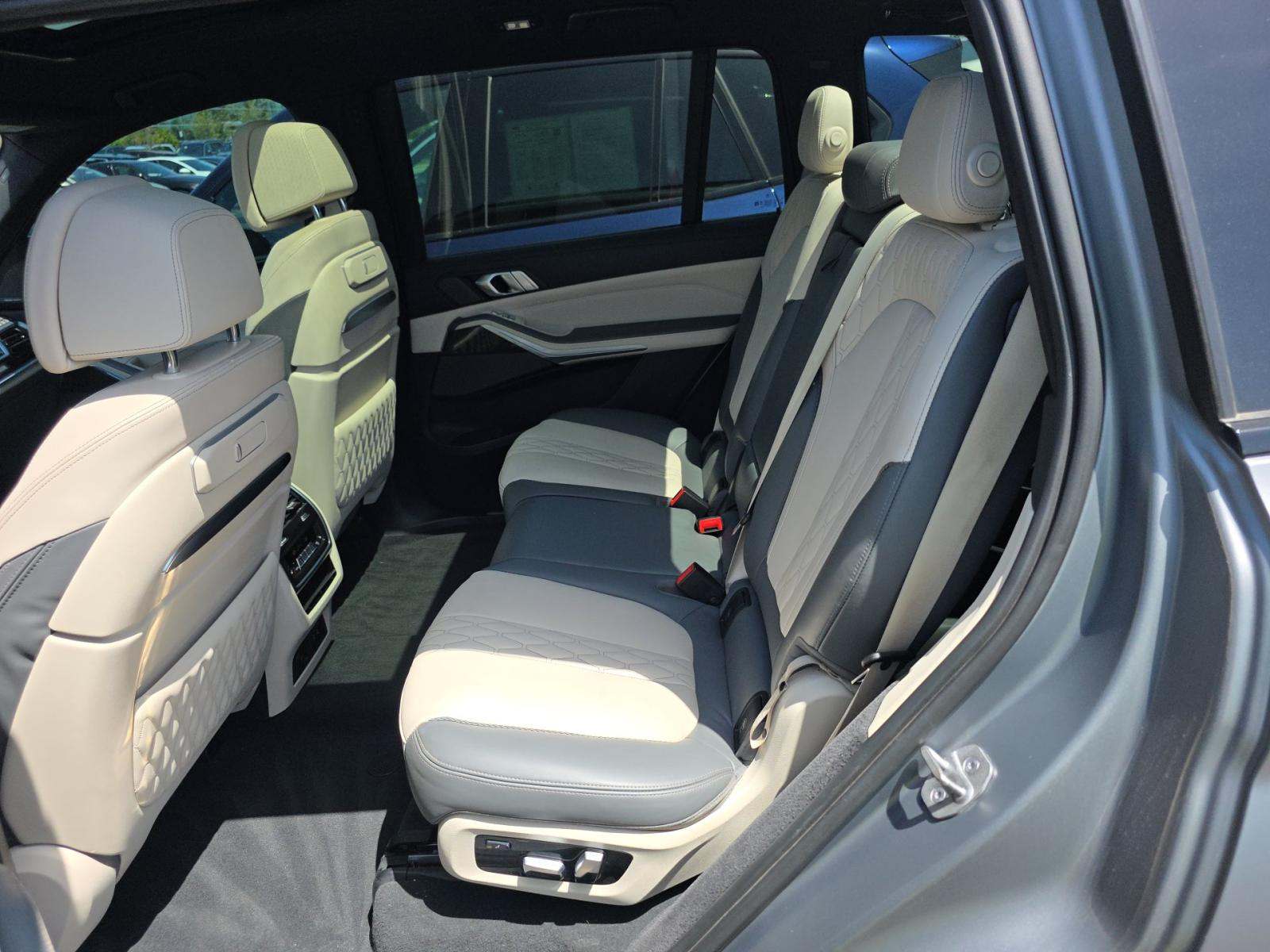 2023 BMW X7 M60i AWD