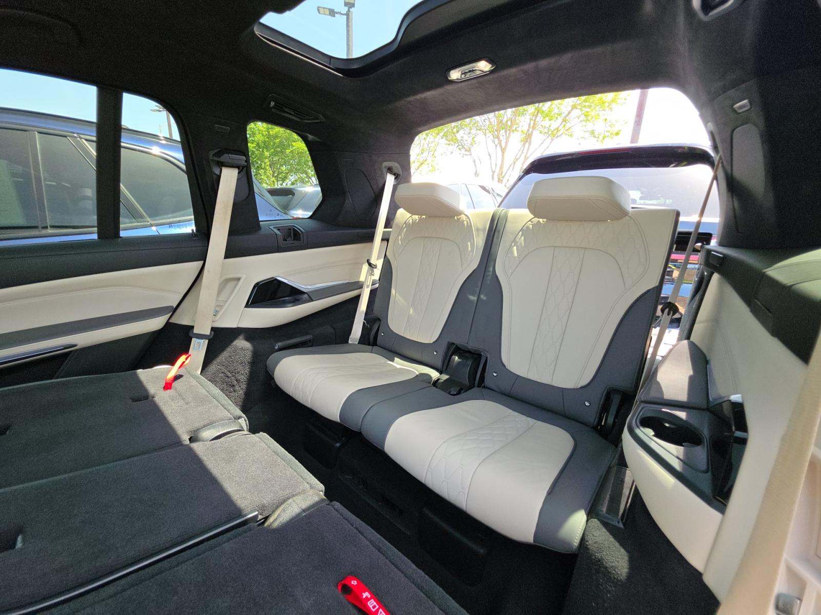2023 BMW X7 M60i AWD