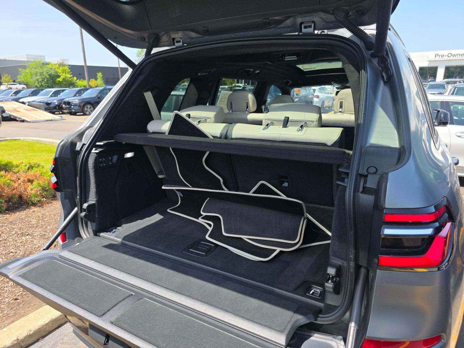 2023 BMW X7 M60i AWD