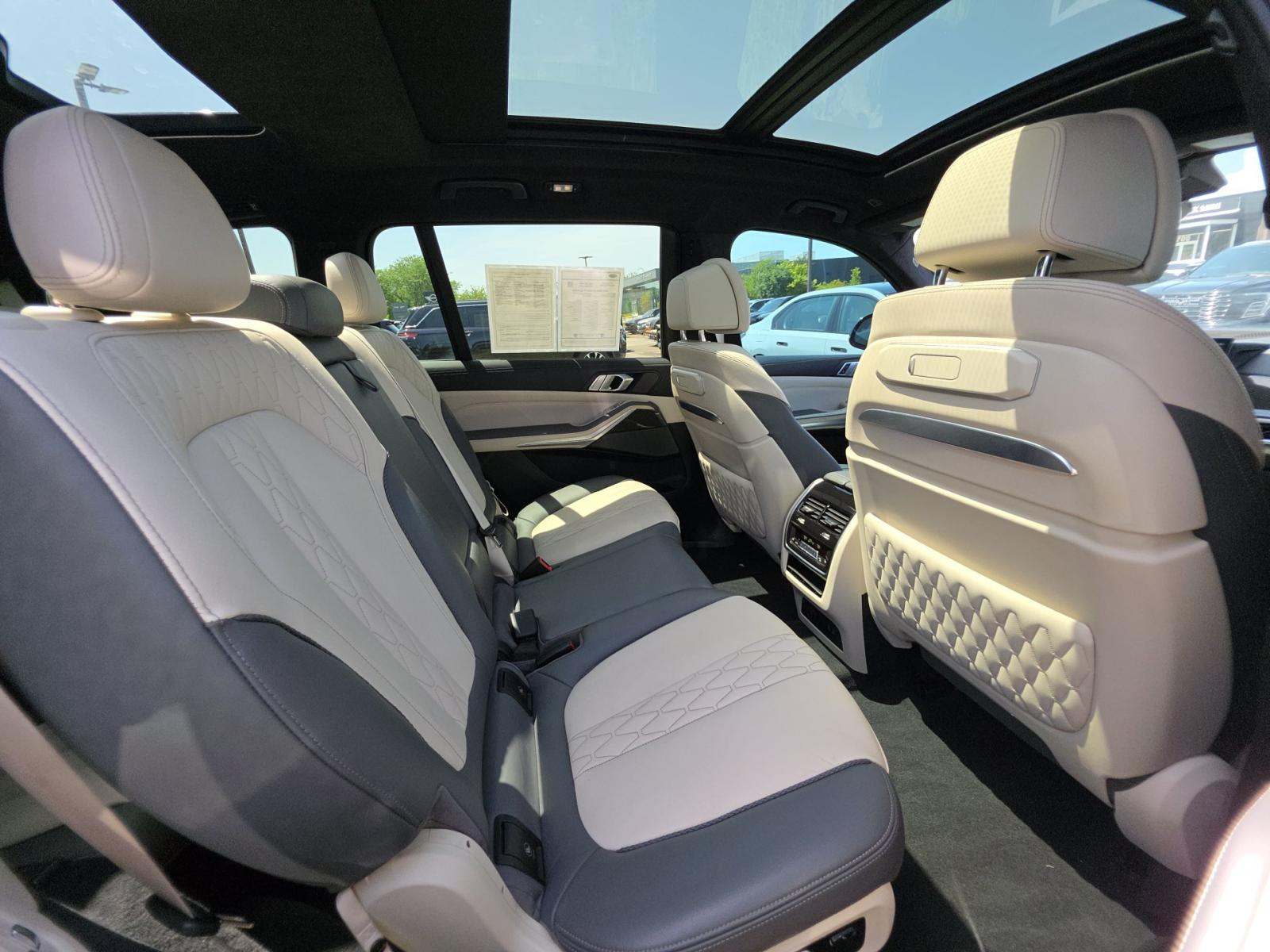 2023 BMW X7 M60i AWD