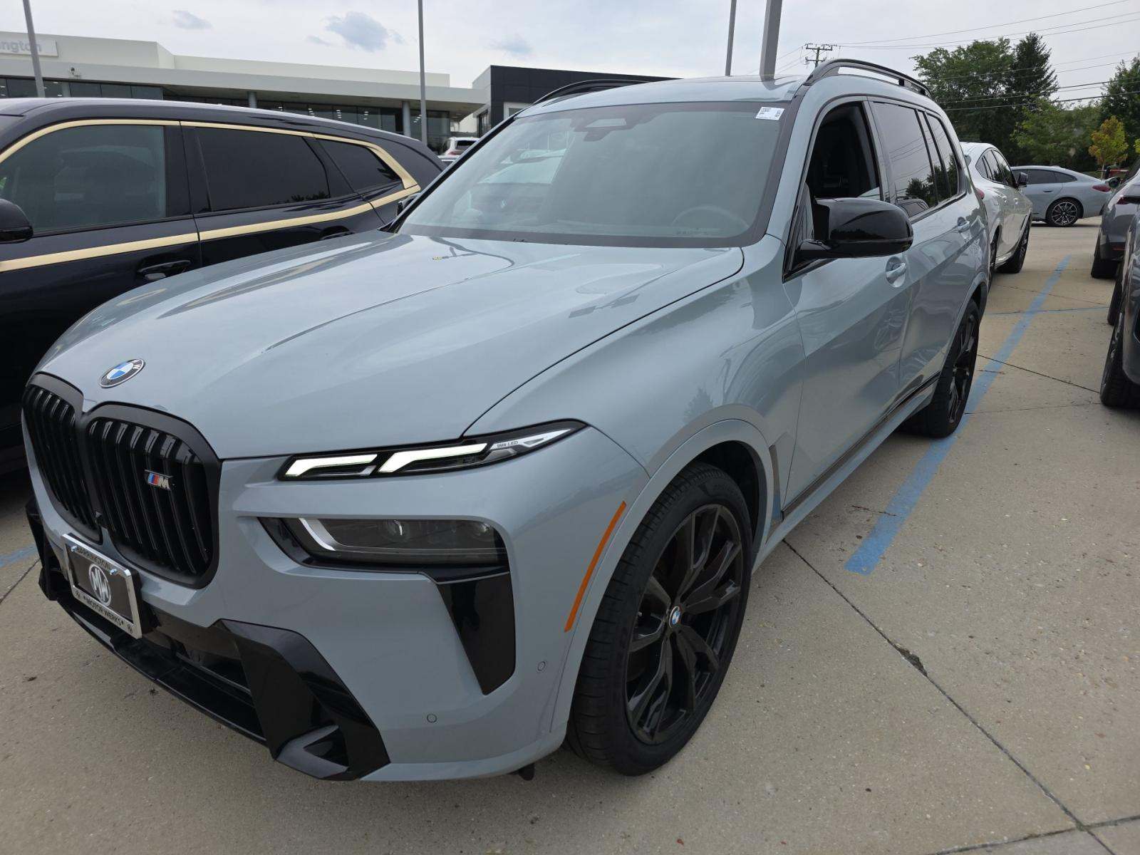 2025 BMW X7 M60i AWD