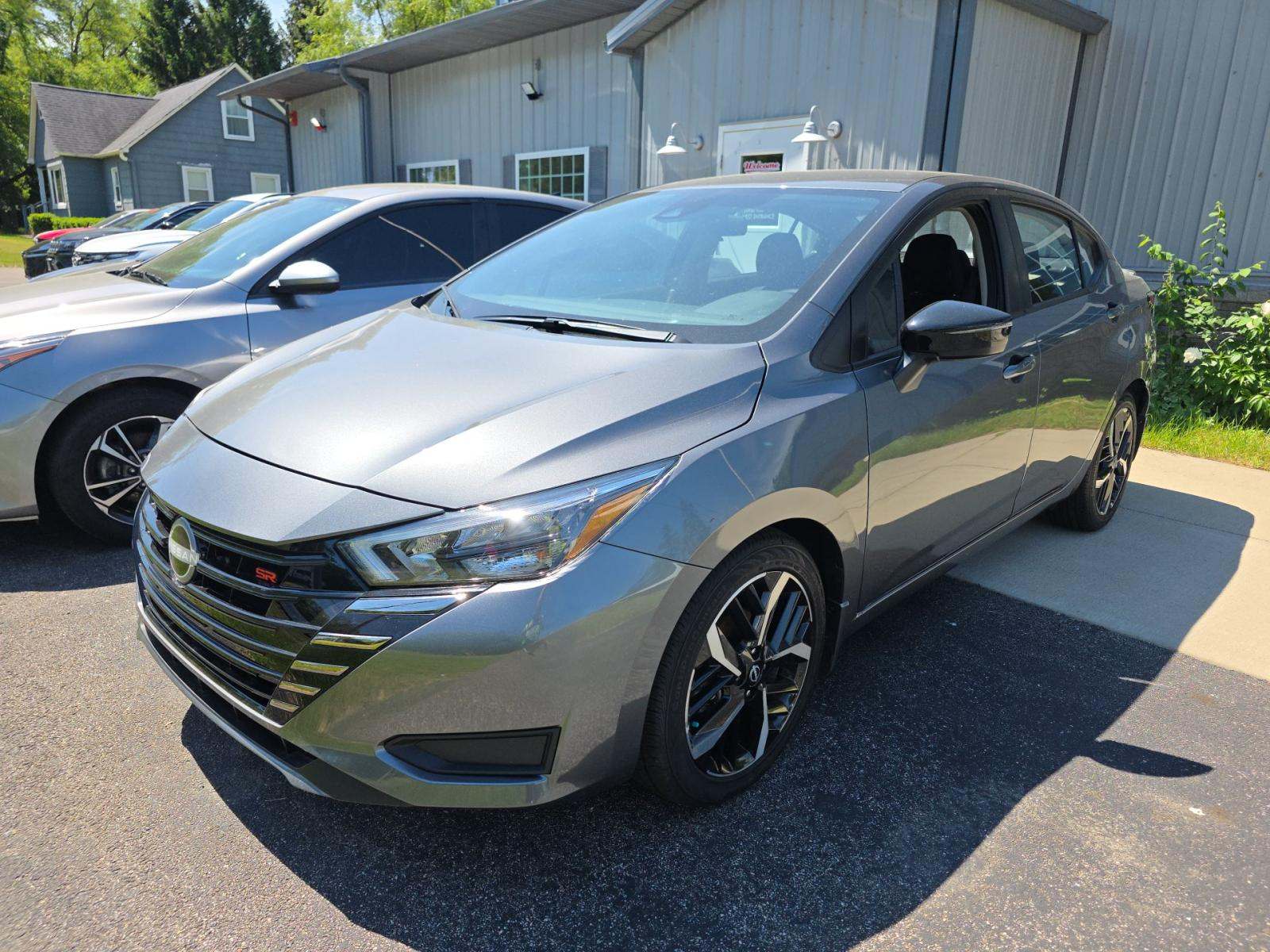 NISSAN VERSA - 1